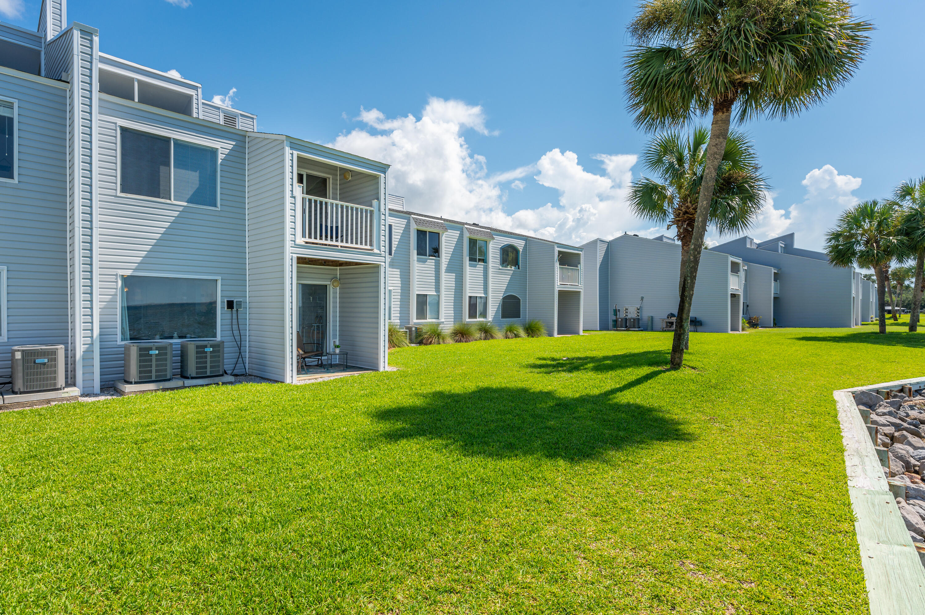 FINISTERRA CONDO - Residential