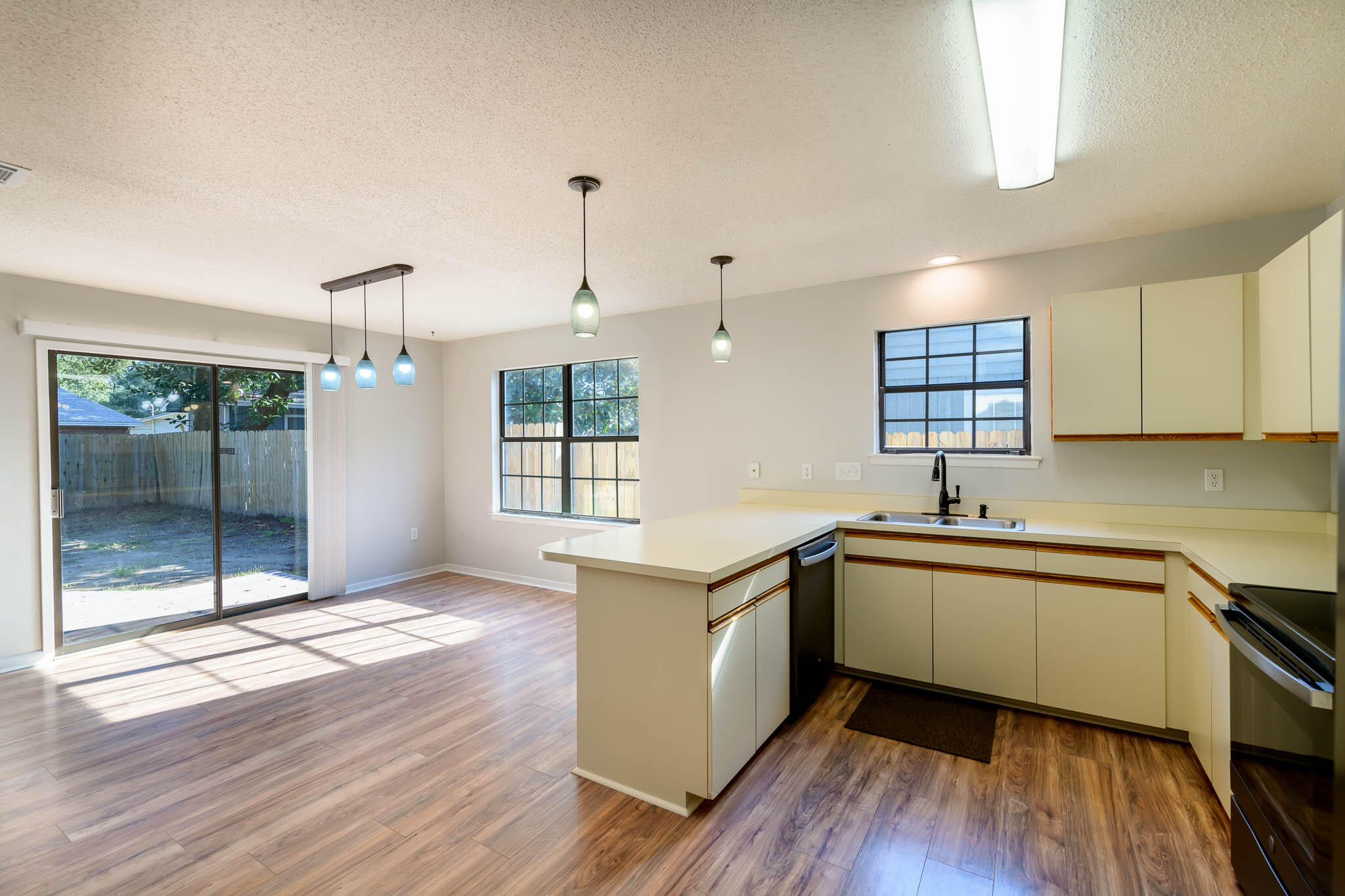 CREEKSIDE 4 - Residential