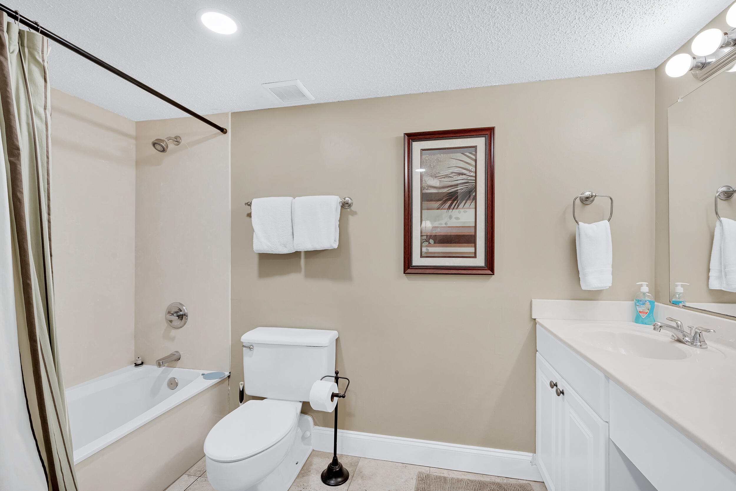 SHORELINE TOWERS 3 - Residential