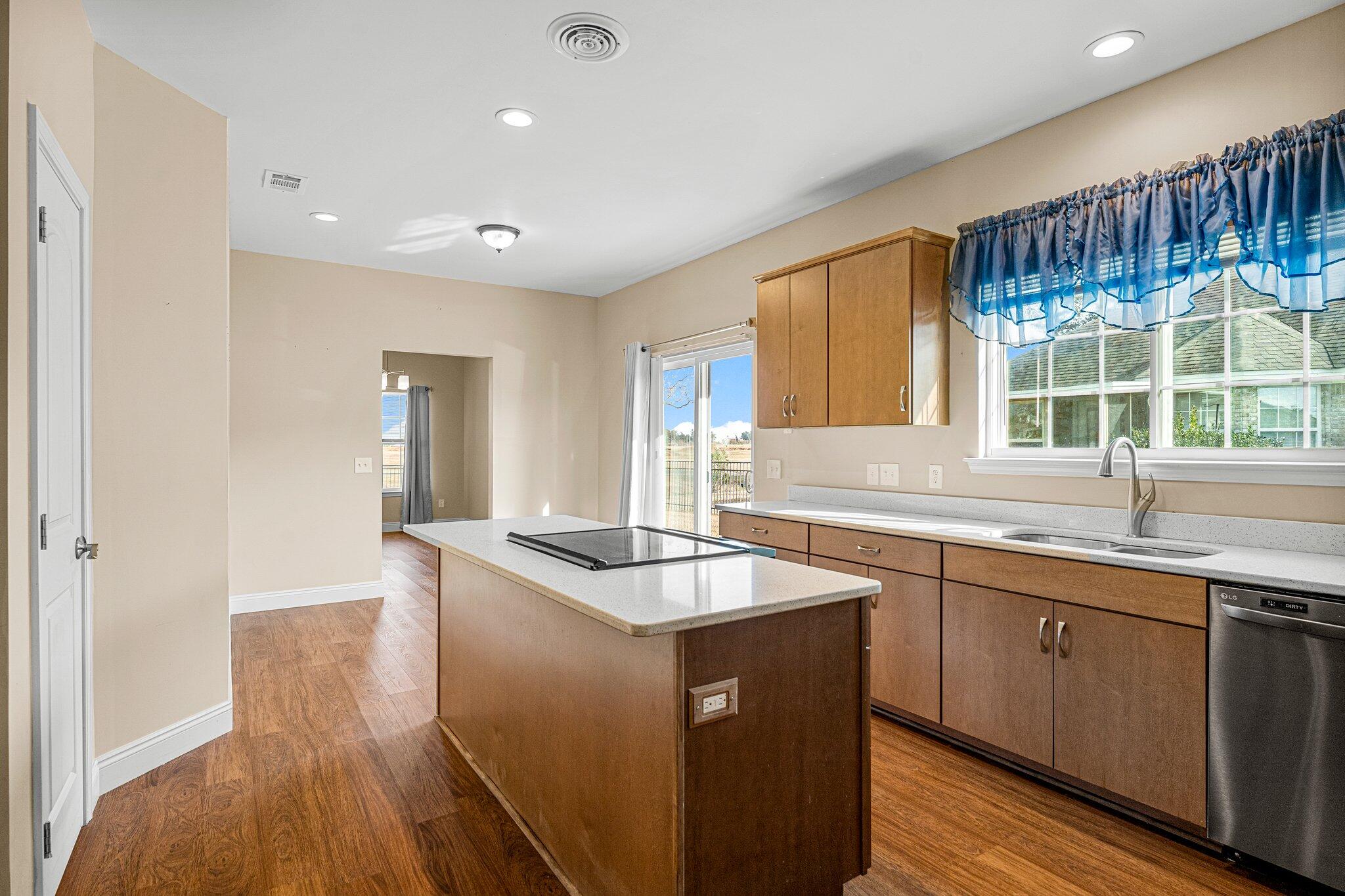 COUNTRY CLUB HARBOUR ESTATES - Residential