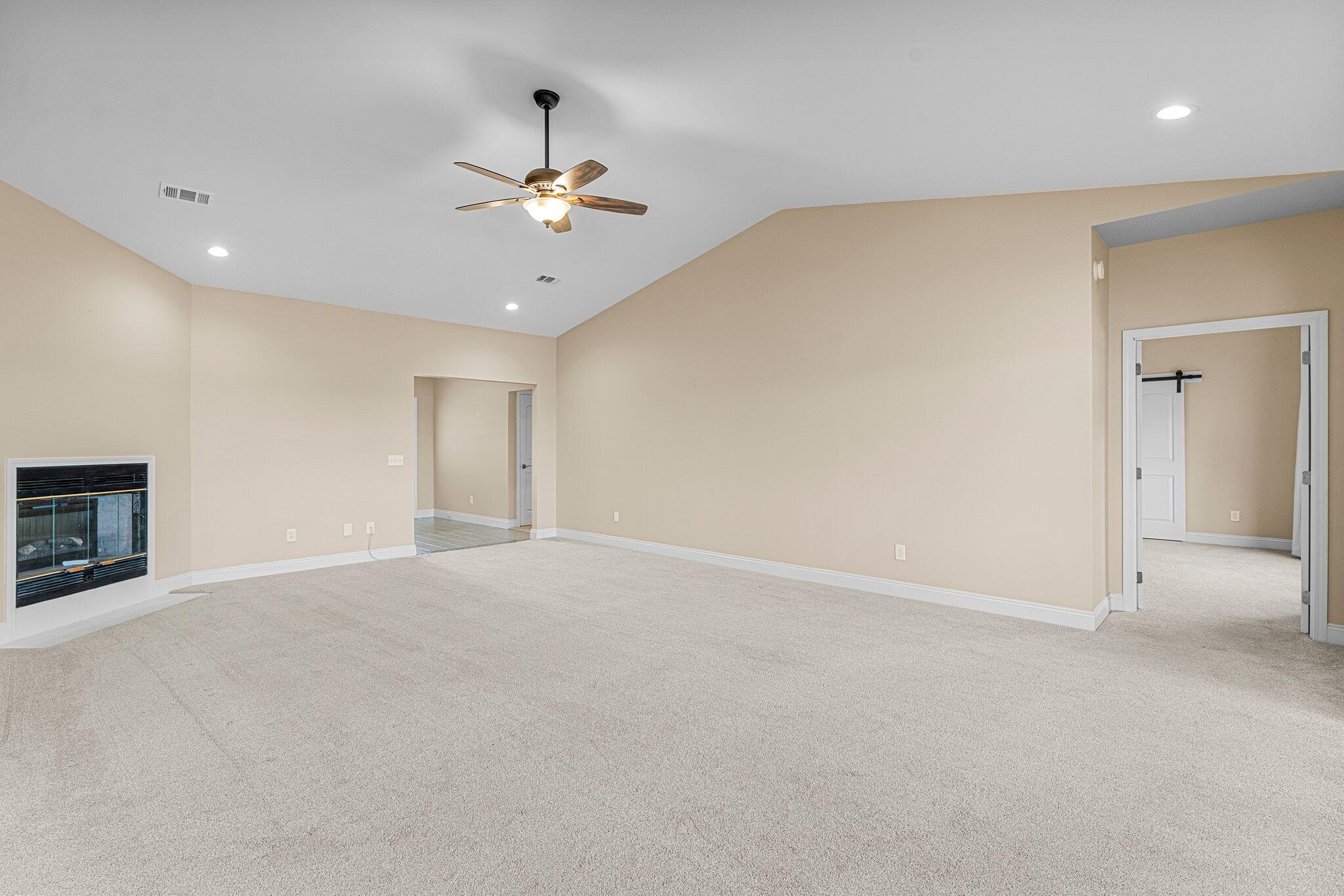 COUNTRY CLUB HARBOUR ESTATES - Residential