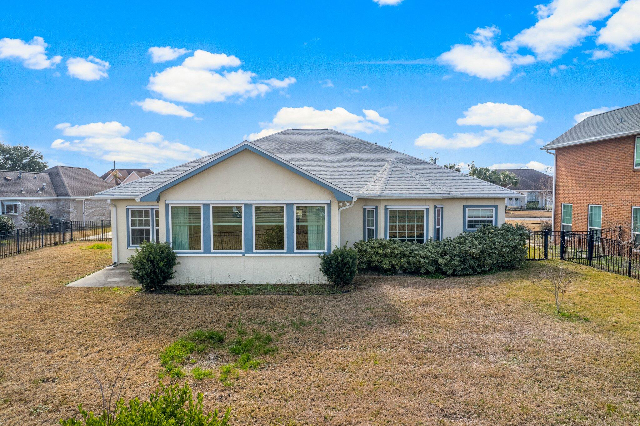 COUNTRY CLUB HARBOUR ESTATES - Residential