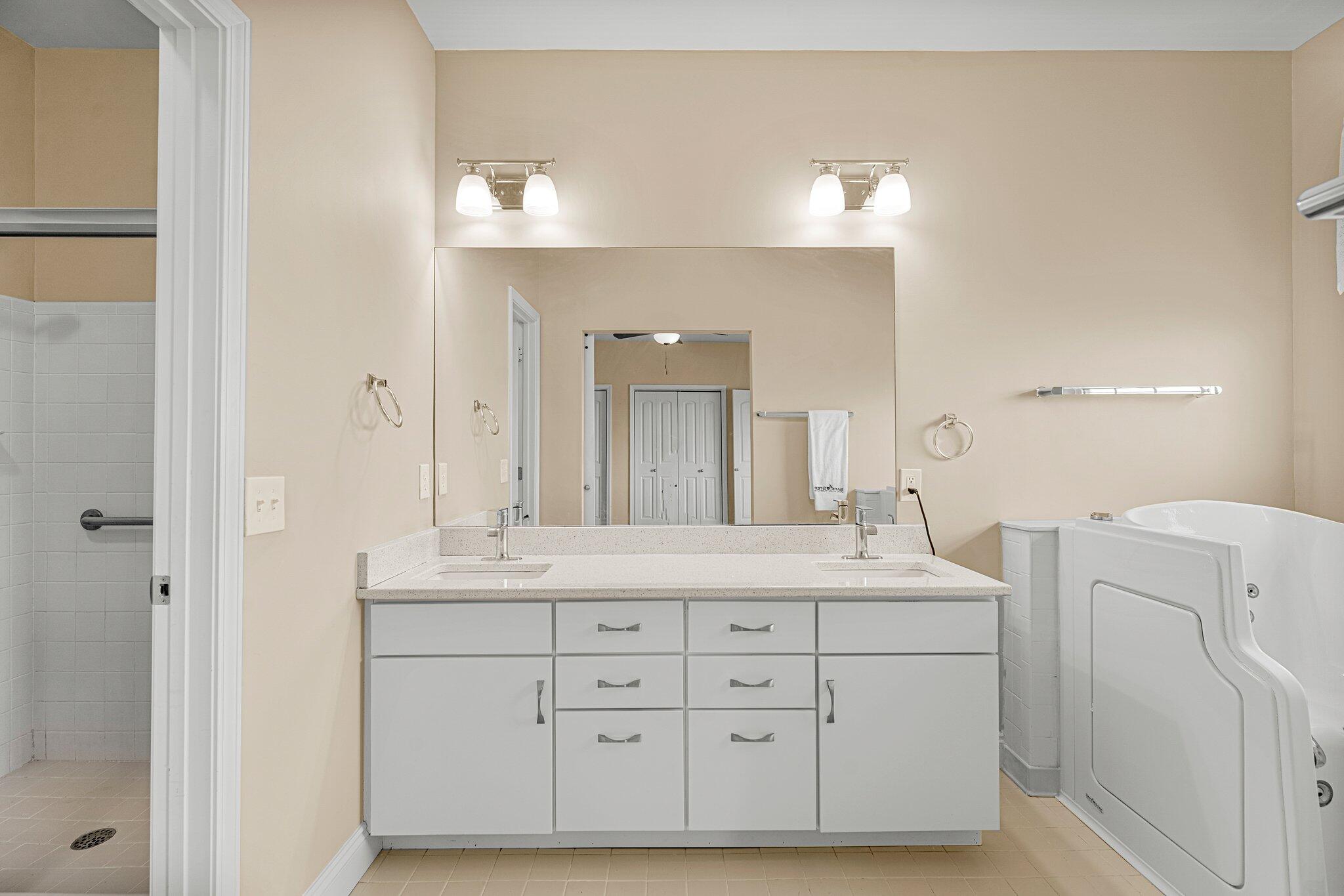 COUNTRY CLUB HARBOUR ESTATES - Residential