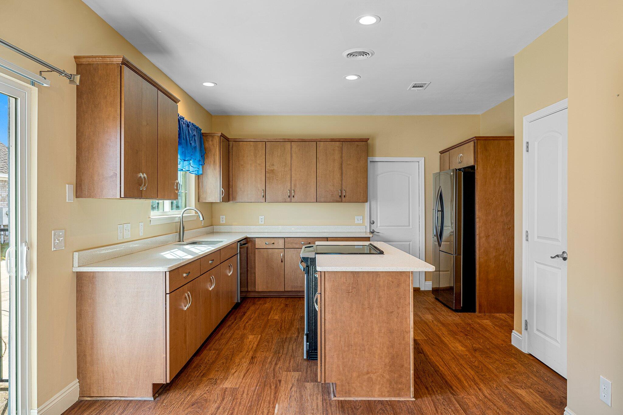 COUNTRY CLUB HARBOUR ESTATES - Residential