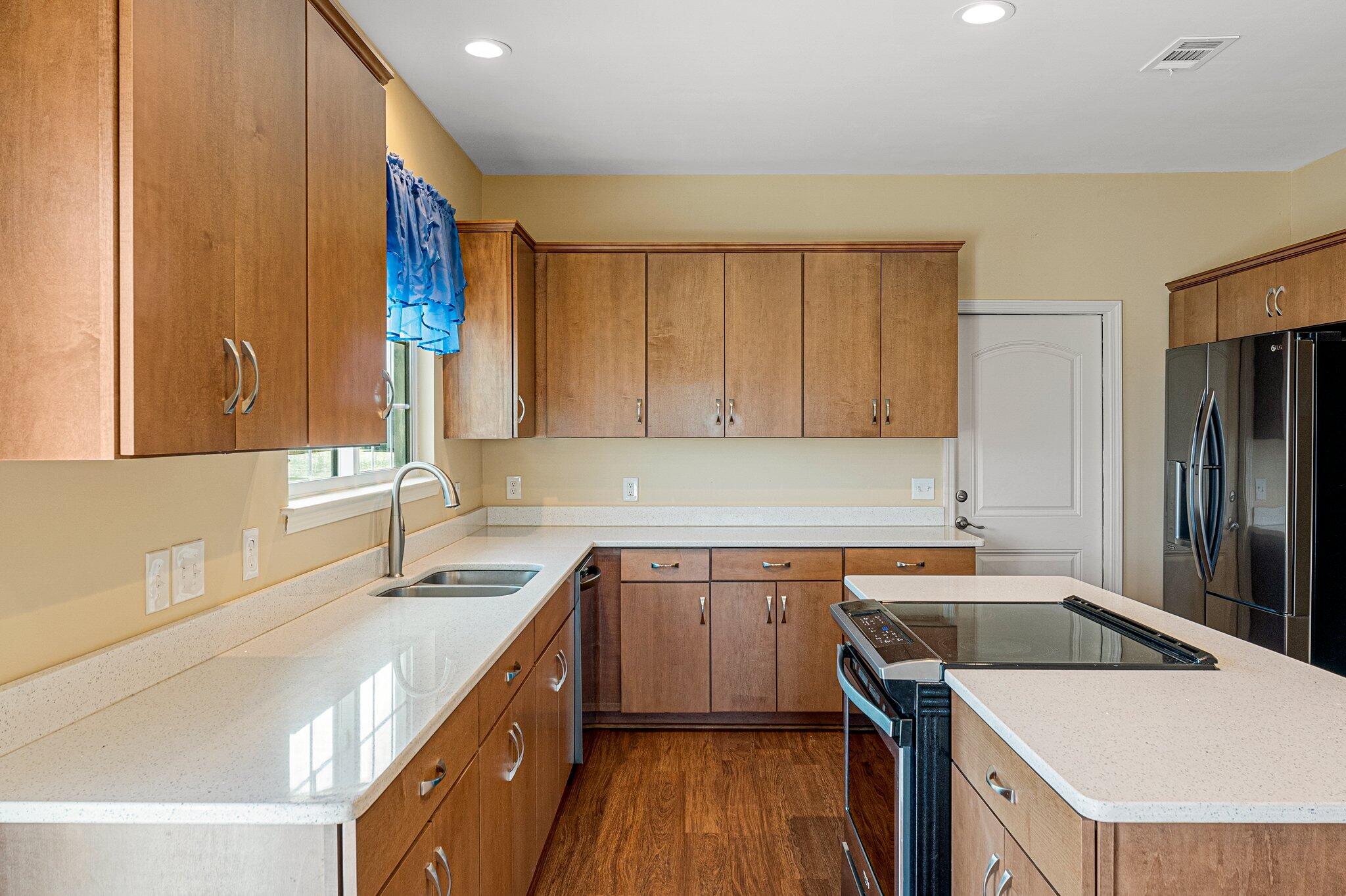 COUNTRY CLUB HARBOUR ESTATES - Residential