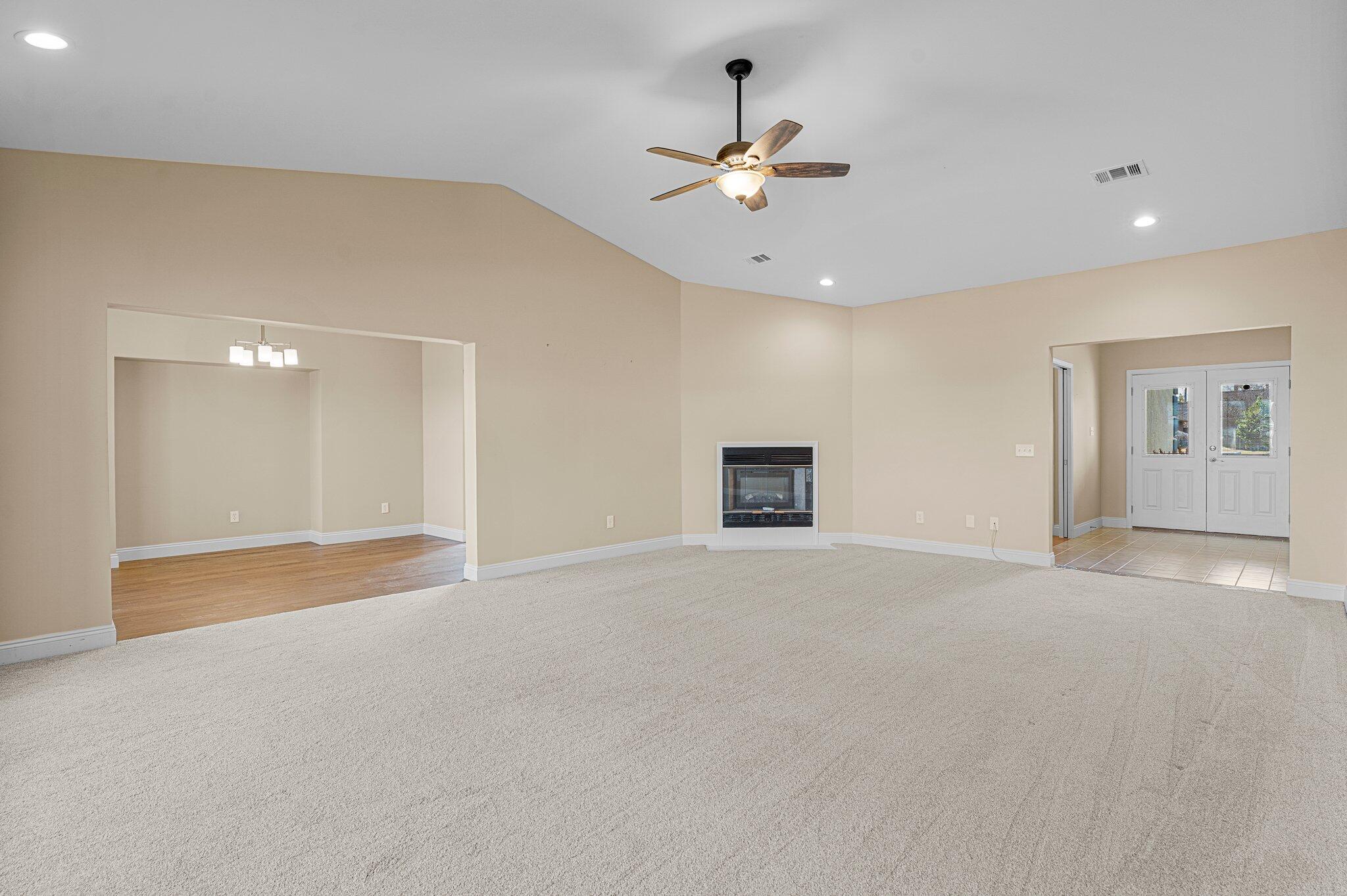 COUNTRY CLUB HARBOUR ESTATES - Residential