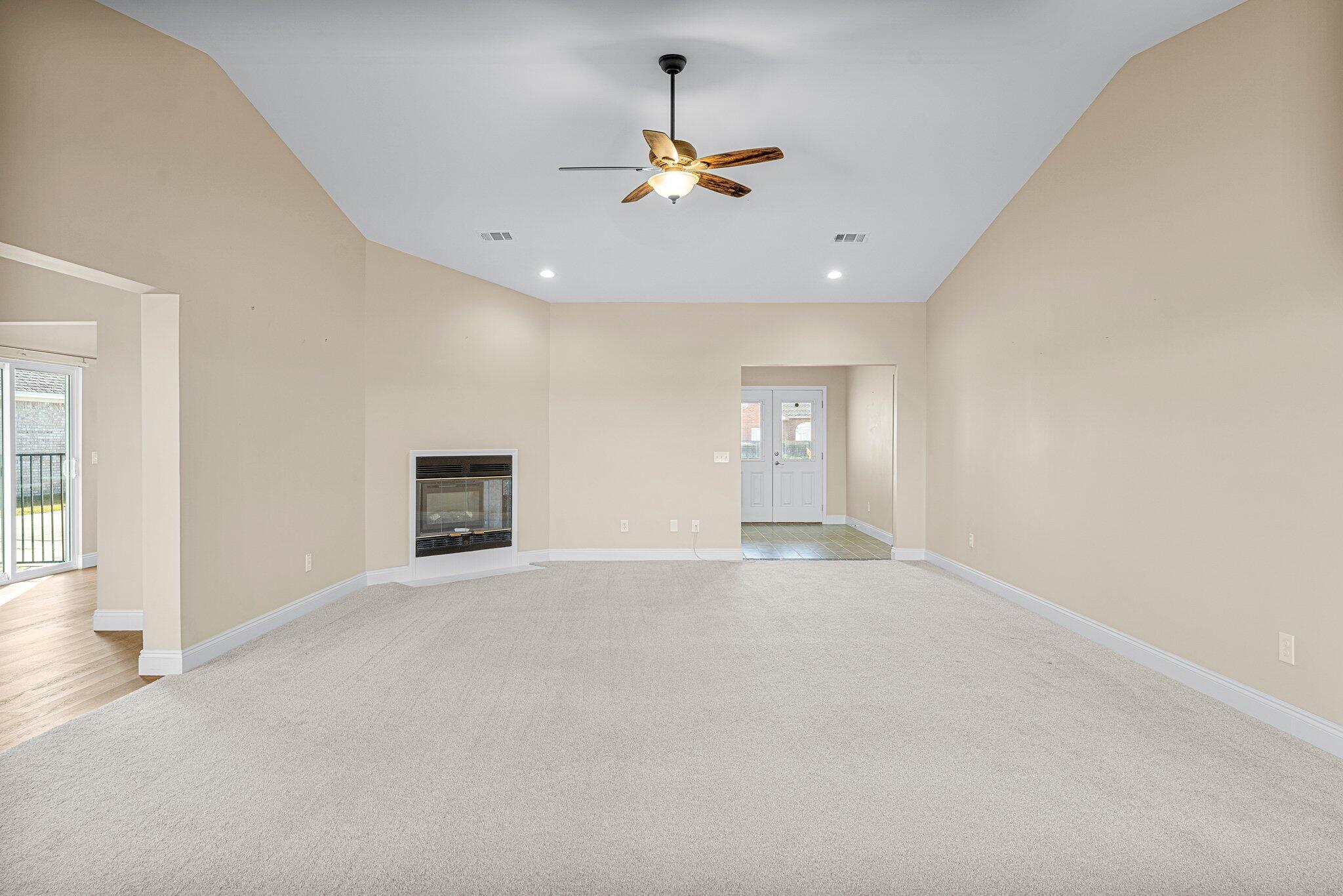 COUNTRY CLUB HARBOUR ESTATES - Residential