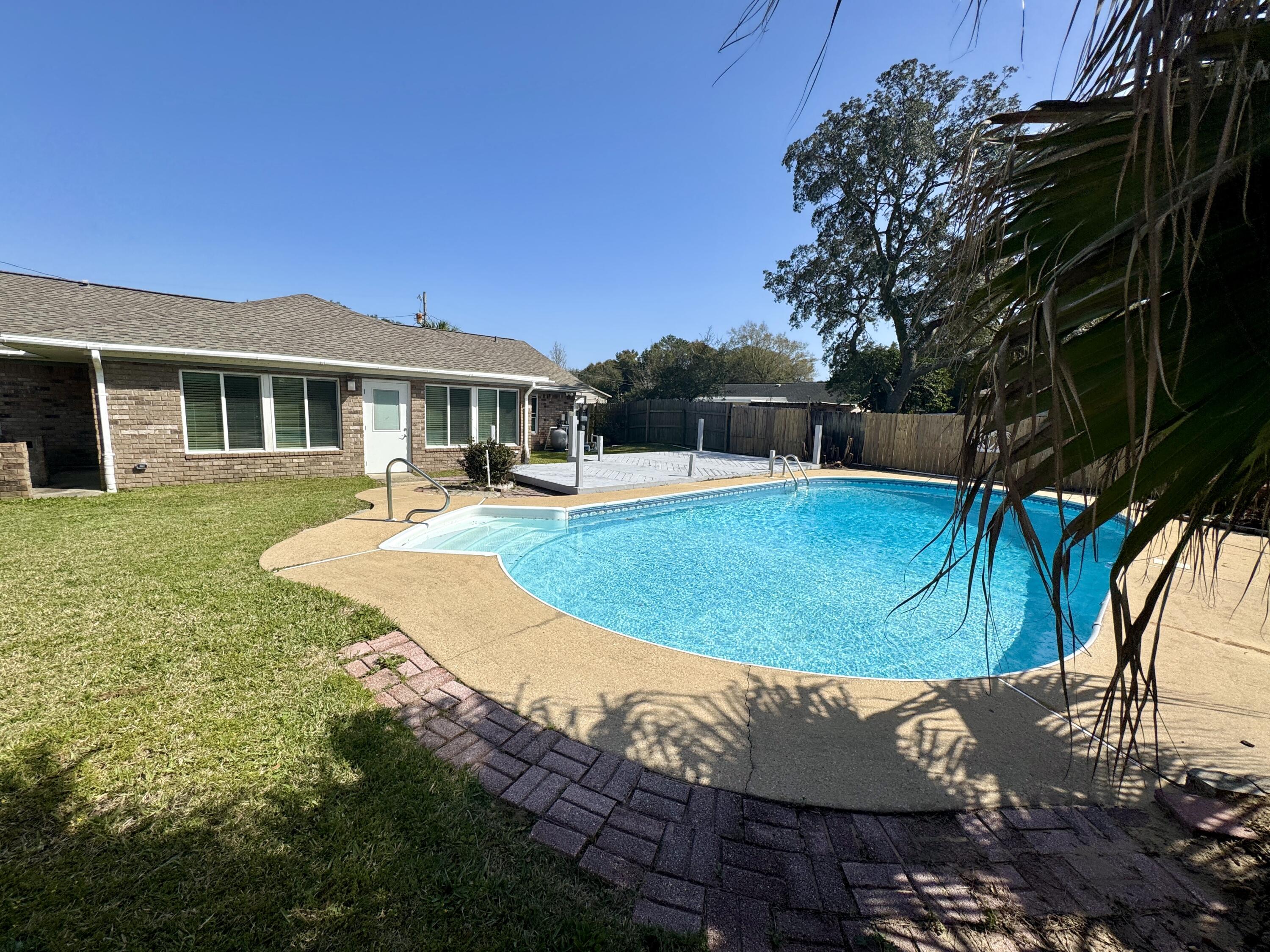 COUNTRY BREEZE ESTATES - Residential