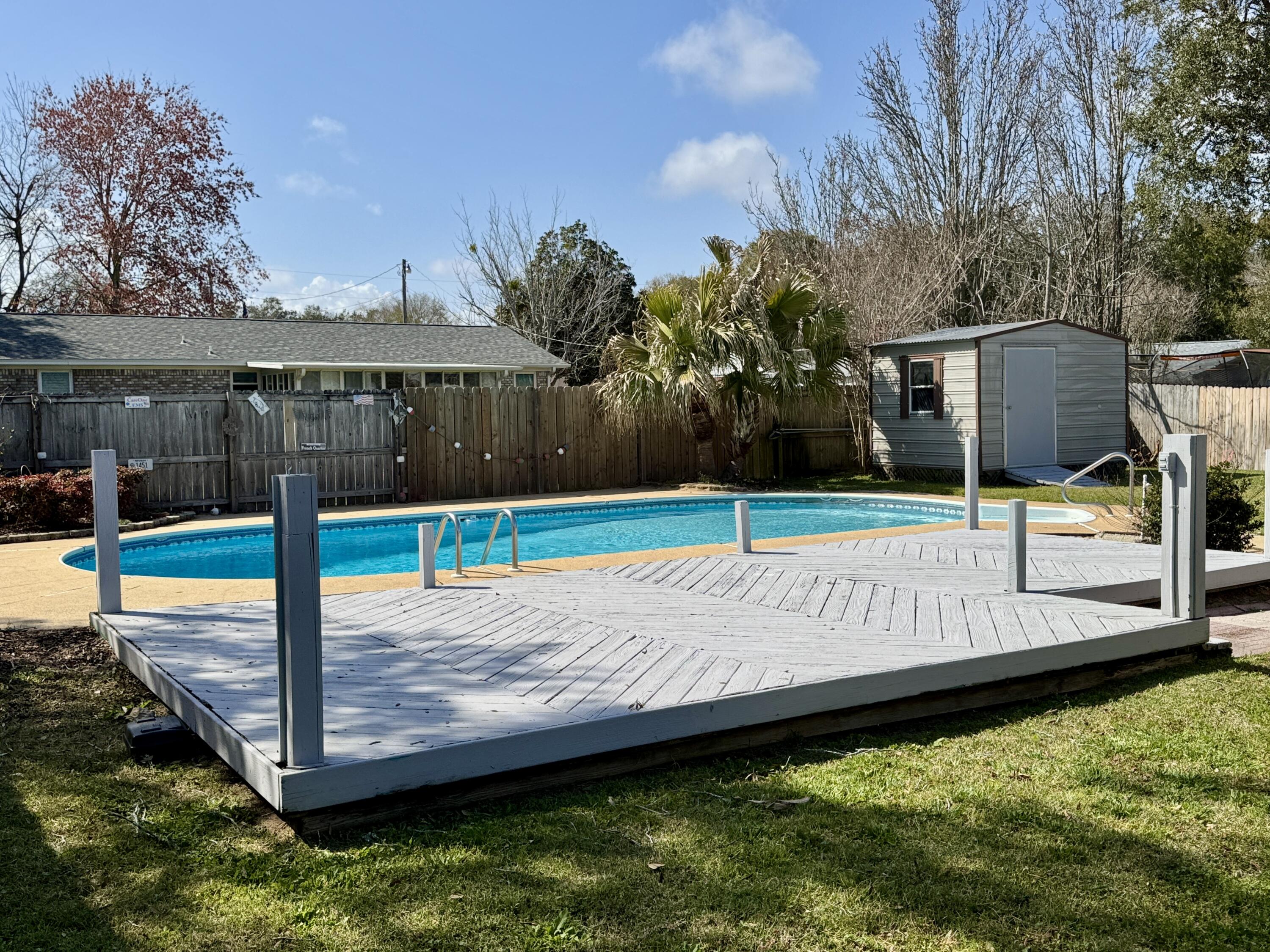 COUNTRY BREEZE ESTATES - Residential