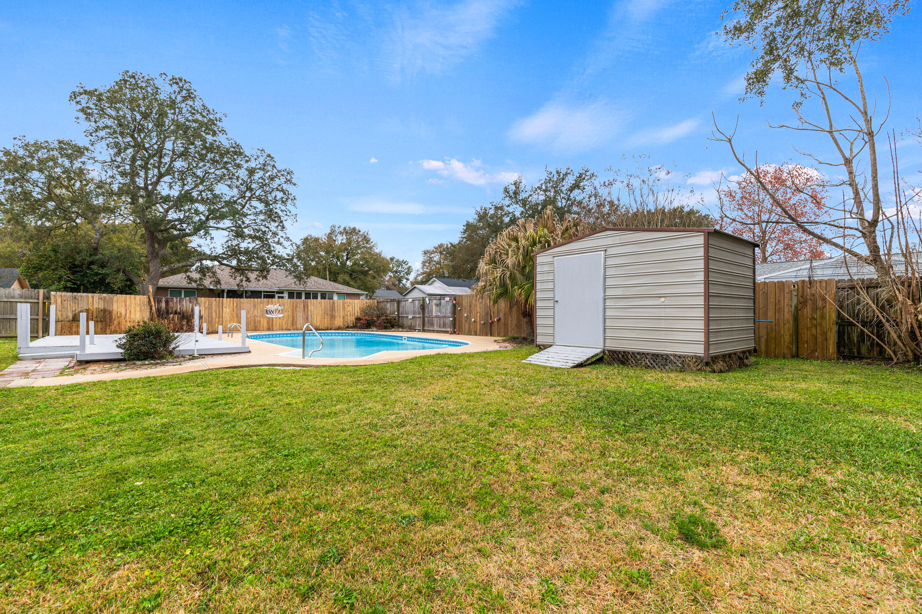 COUNTRY BREEZE ESTATES - Residential