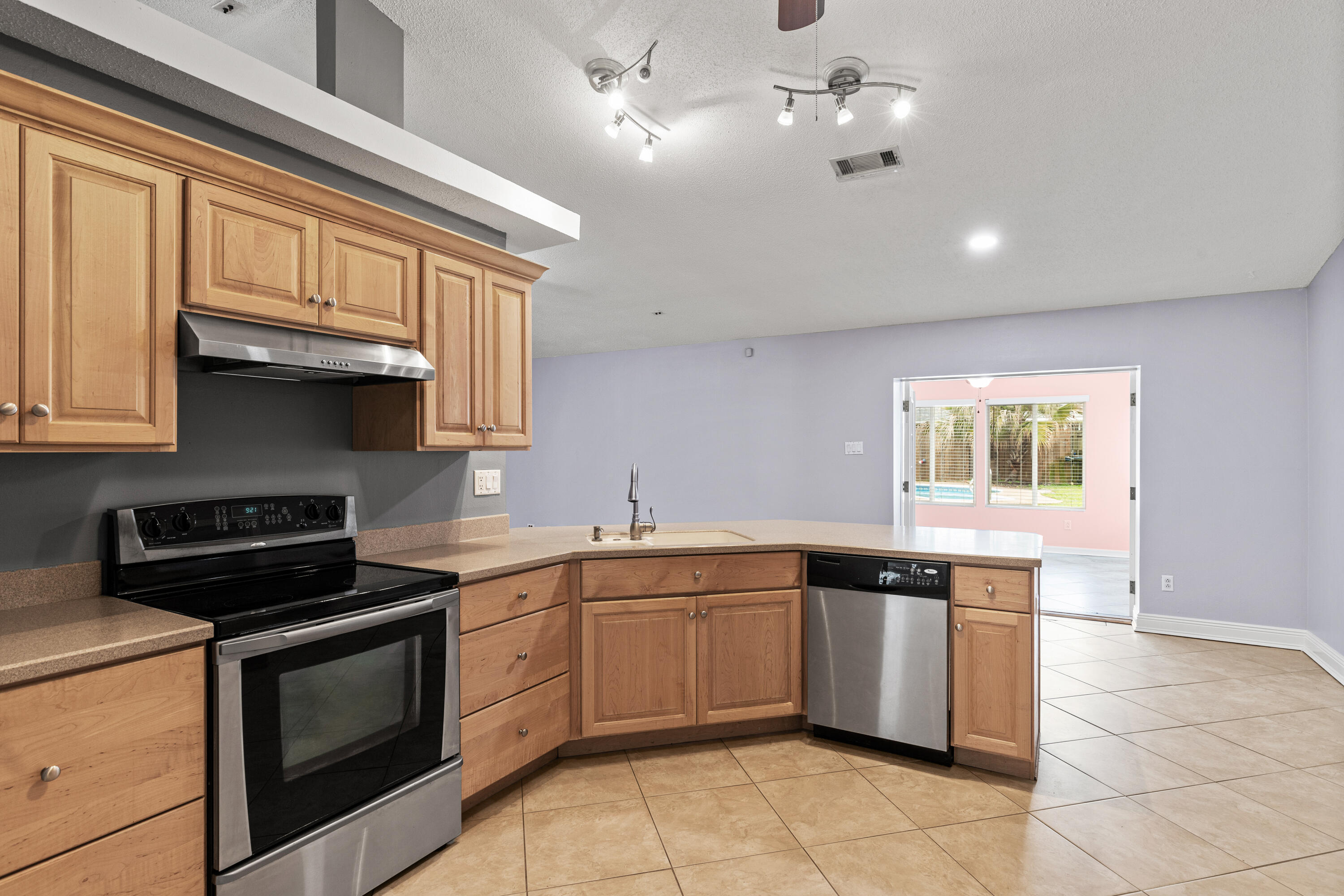 COUNTRY BREEZE ESTATES - Residential