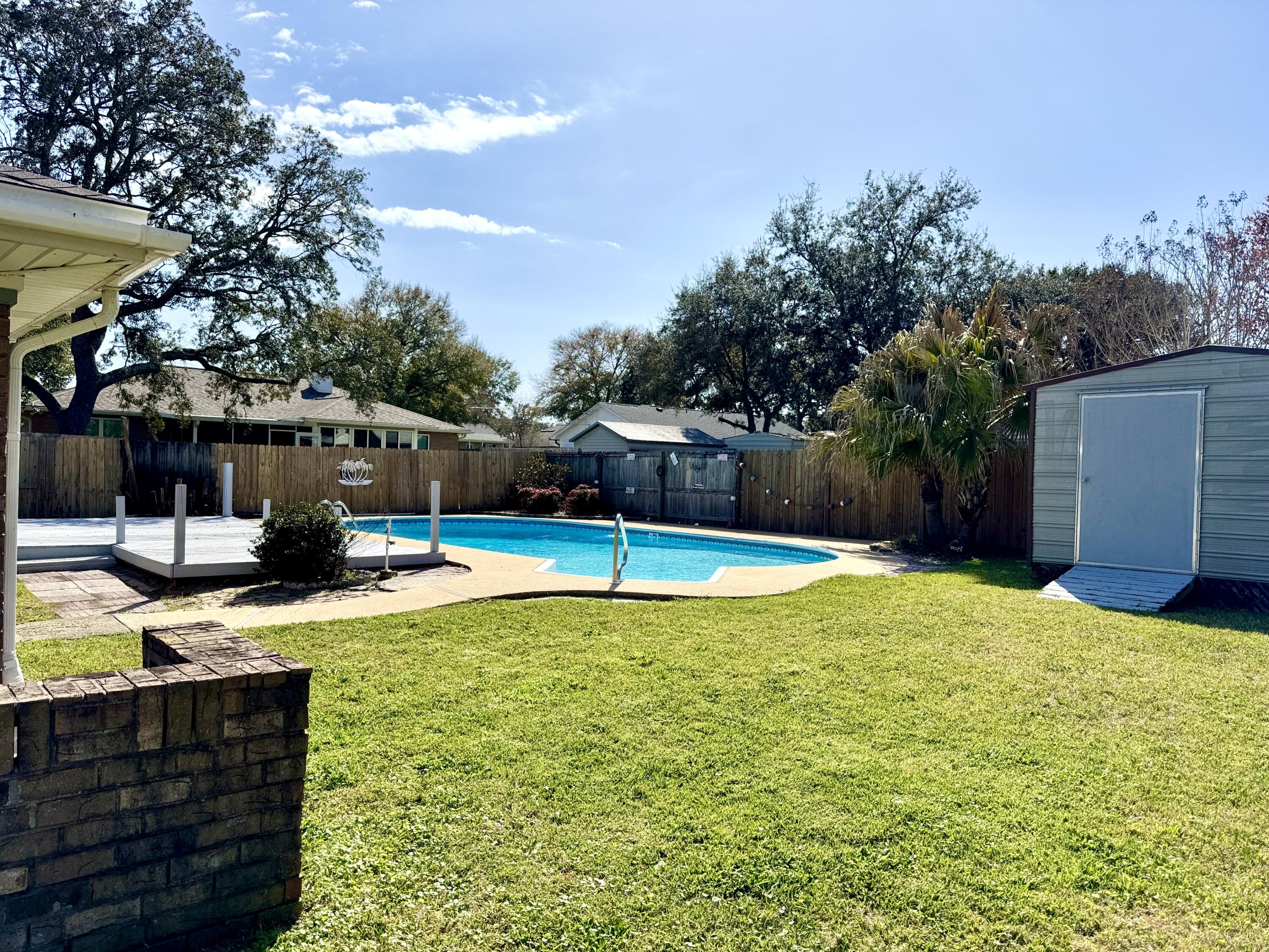 COUNTRY BREEZE ESTATES - Residential