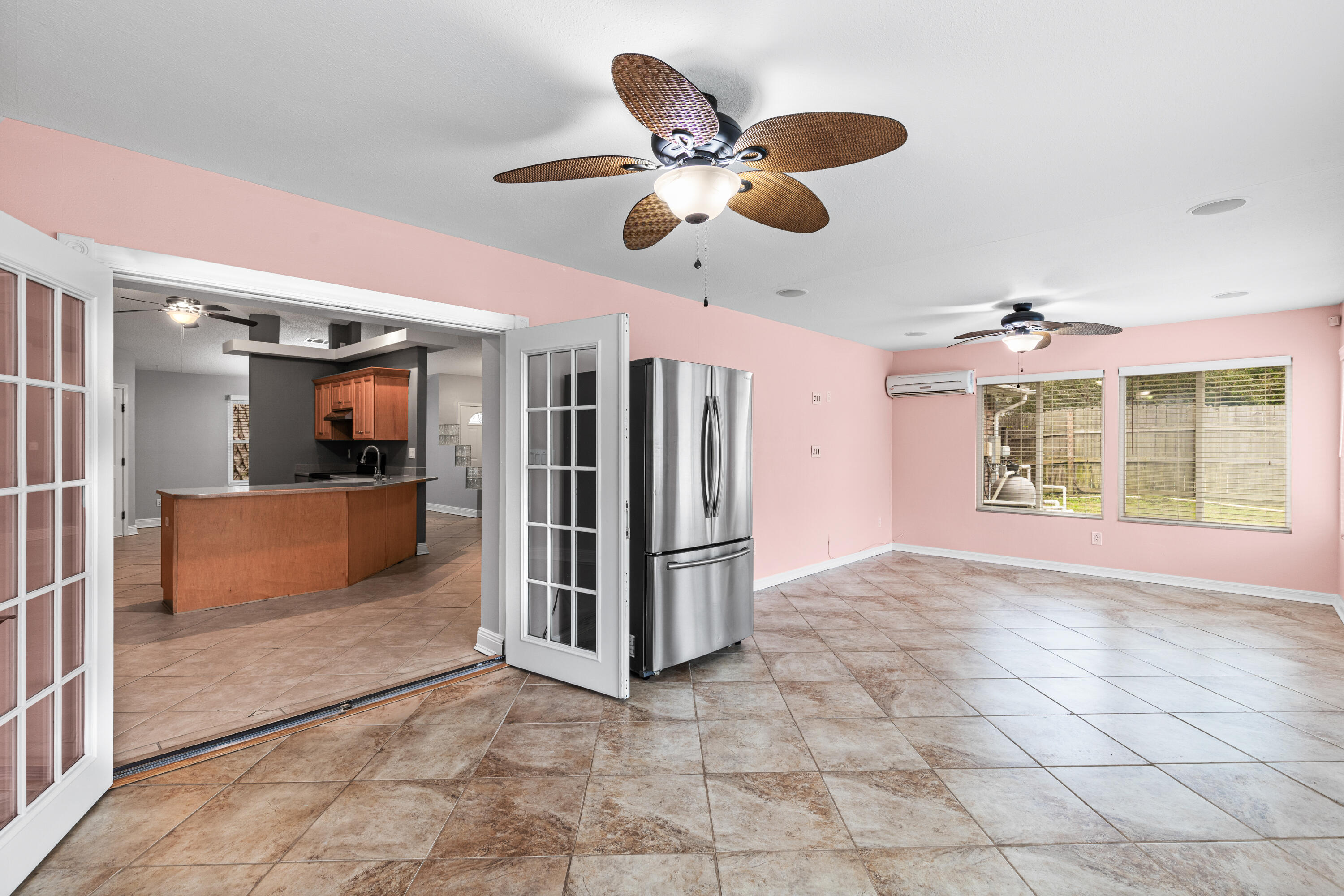 COUNTRY BREEZE ESTATES - Residential