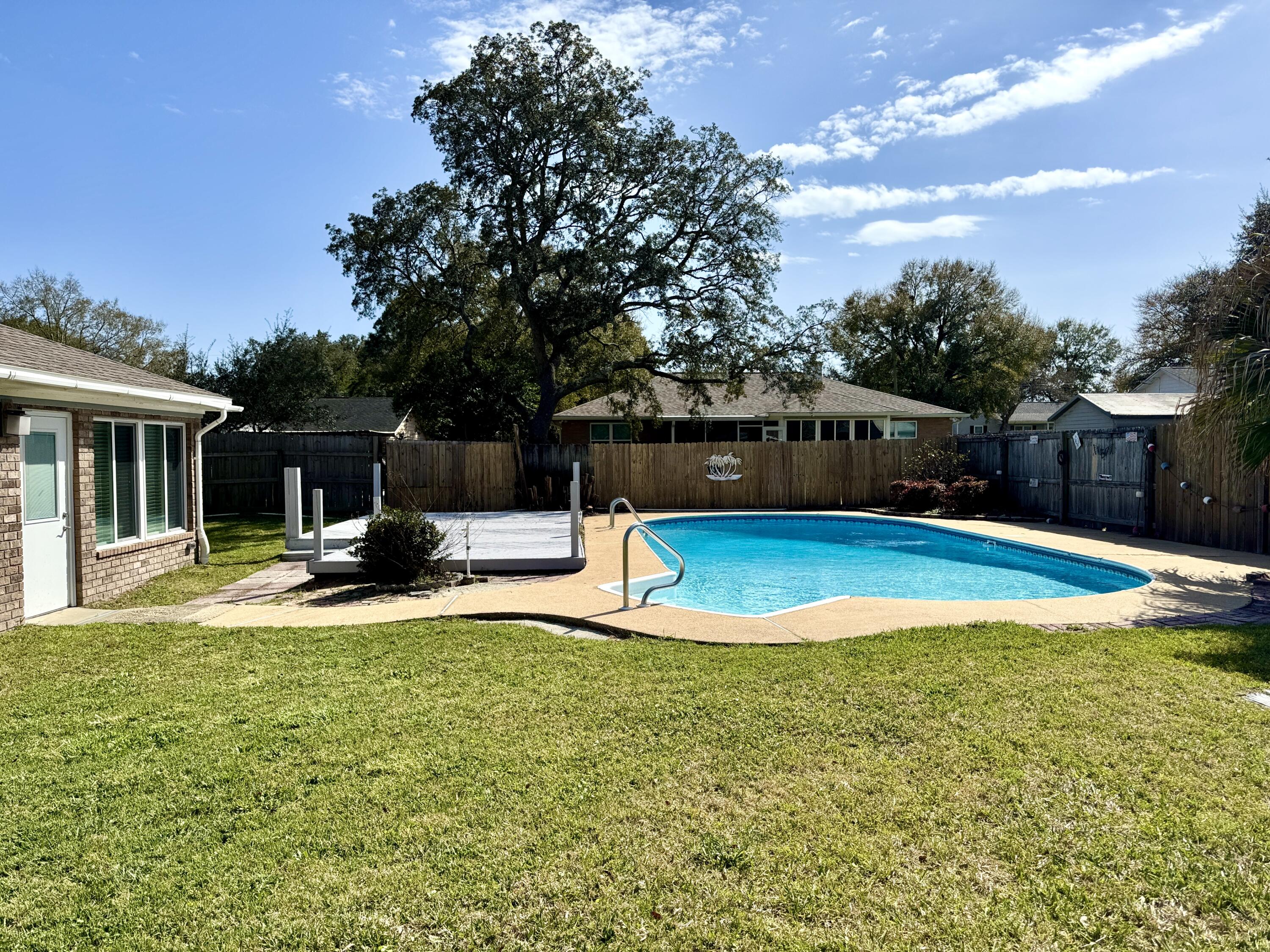 COUNTRY BREEZE ESTATES - Residential
