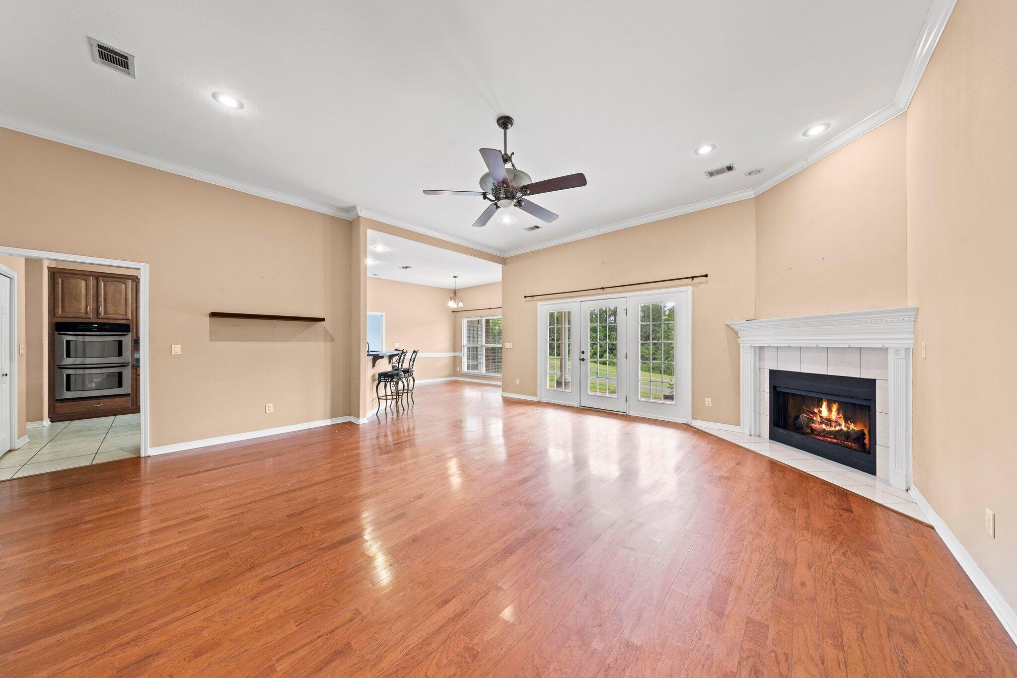 COUNTRY CLUB ESTATES 1ST ADDN - Residential