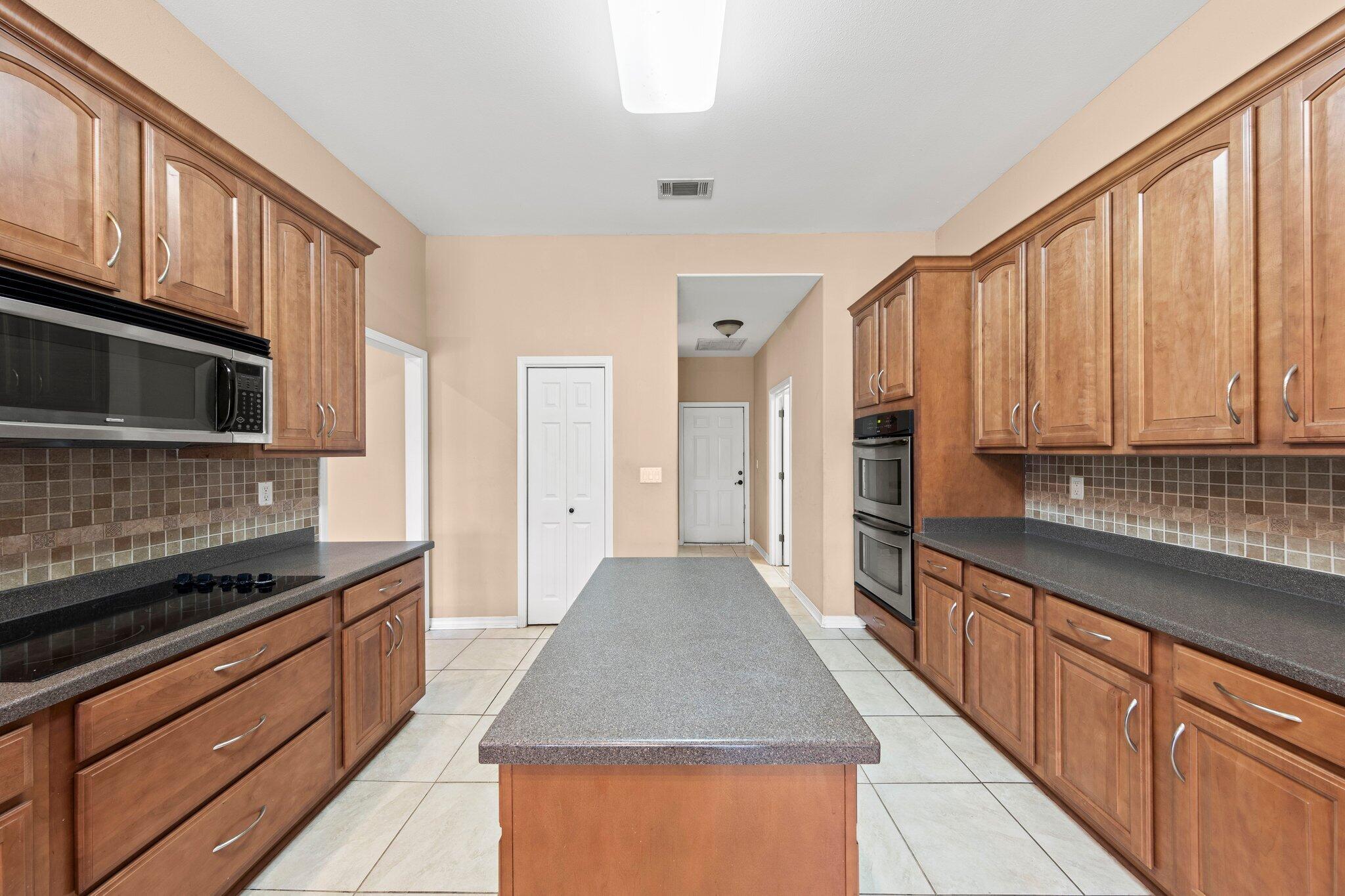 COUNTRY CLUB ESTATES 1ST ADDN - Residential