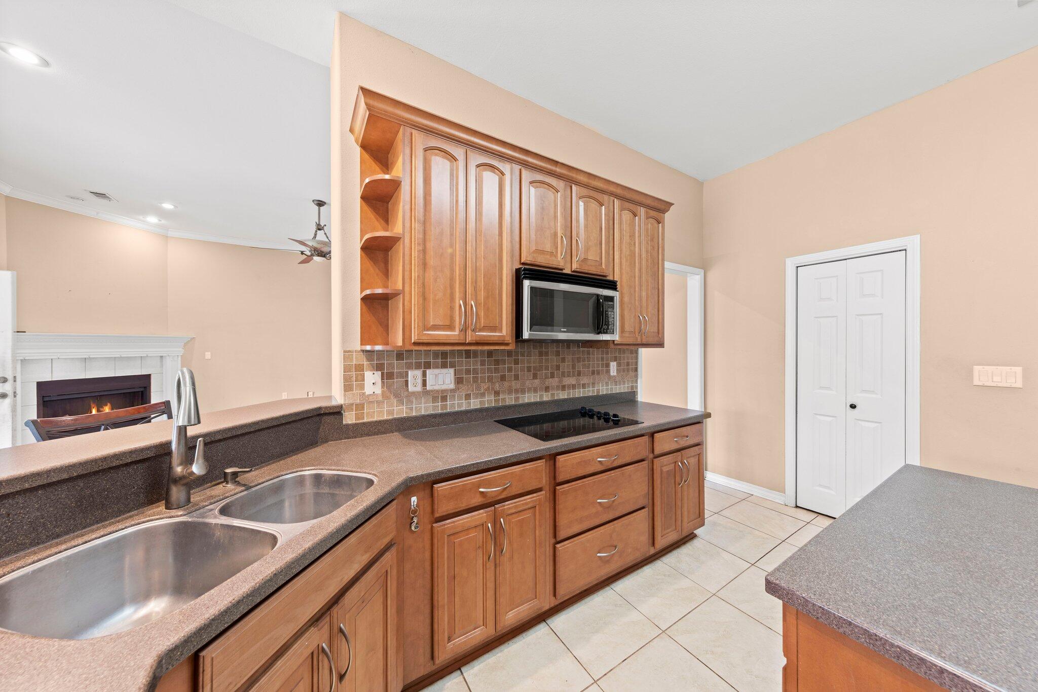 COUNTRY CLUB ESTATES 1ST ADDN - Residential