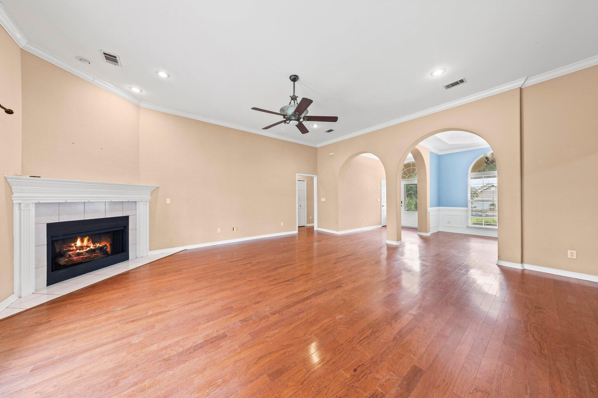 COUNTRY CLUB ESTATES 1ST ADDN - Residential