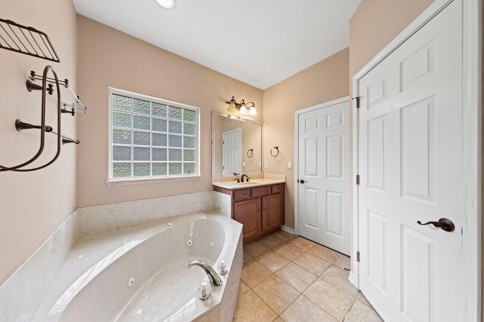 COUNTRY CLUB ESTATES 1ST ADDN - Residential