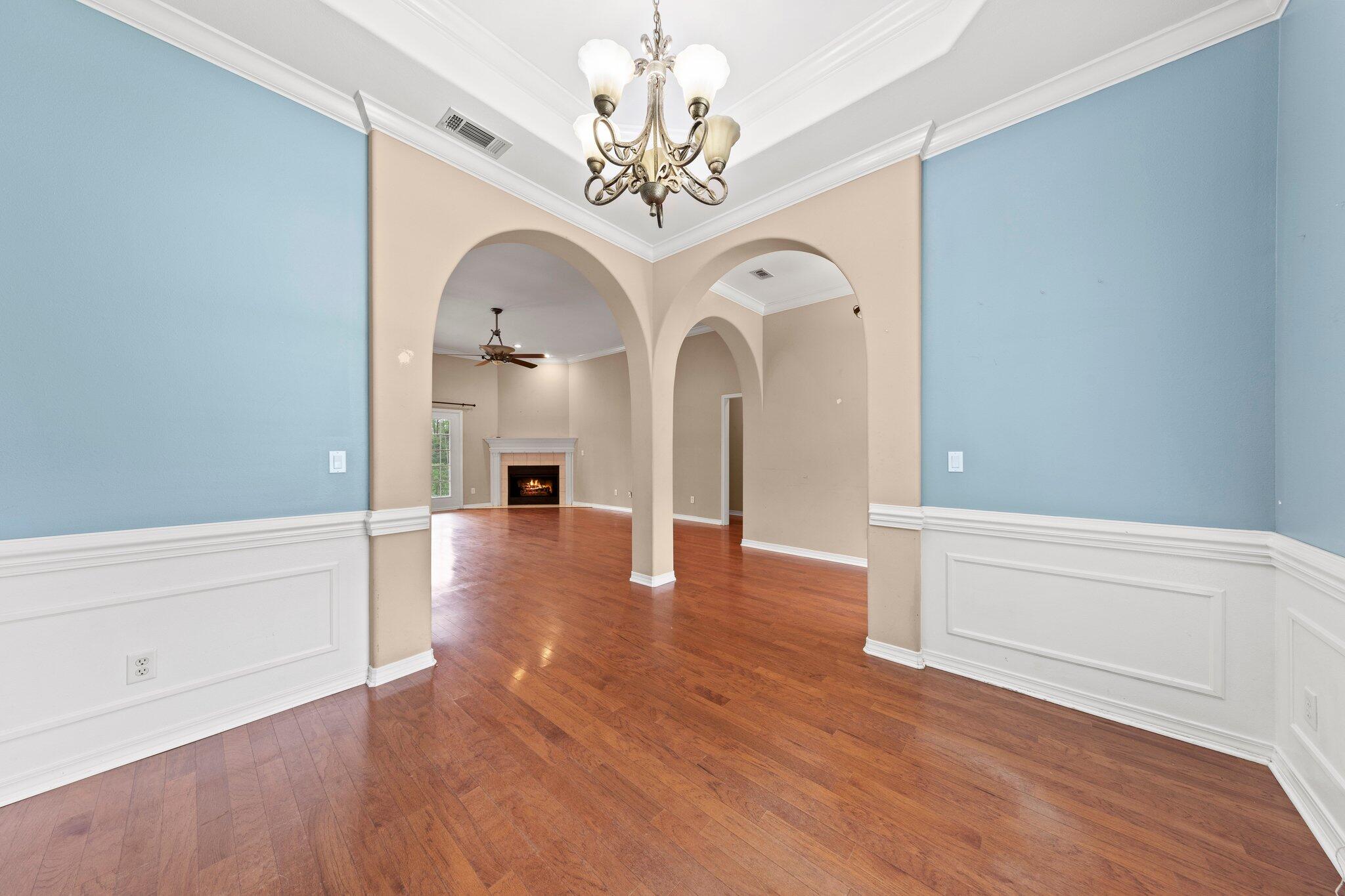 COUNTRY CLUB ESTATES 1ST ADDN - Residential