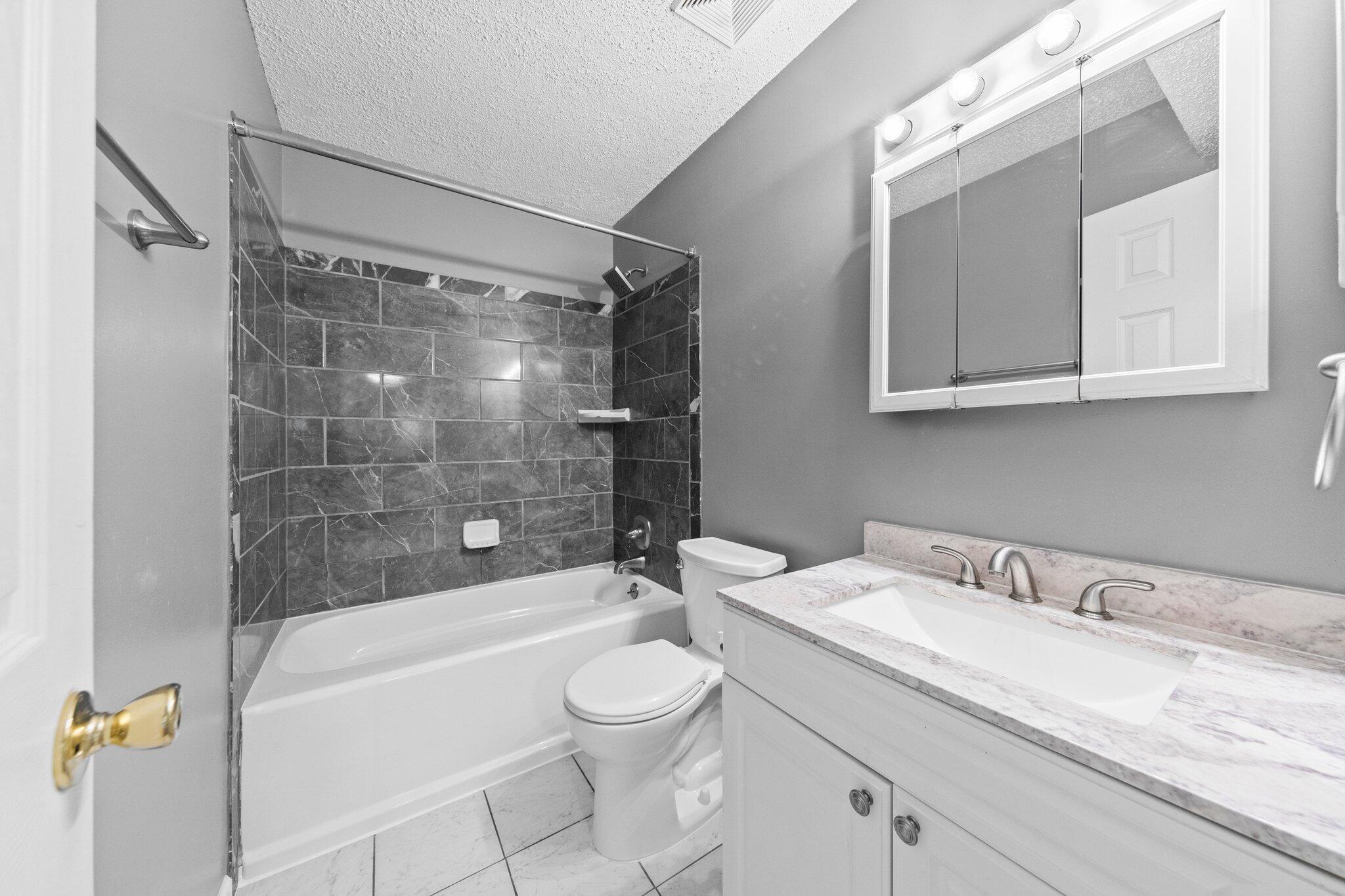 PORT DIXIE - Residential Lease