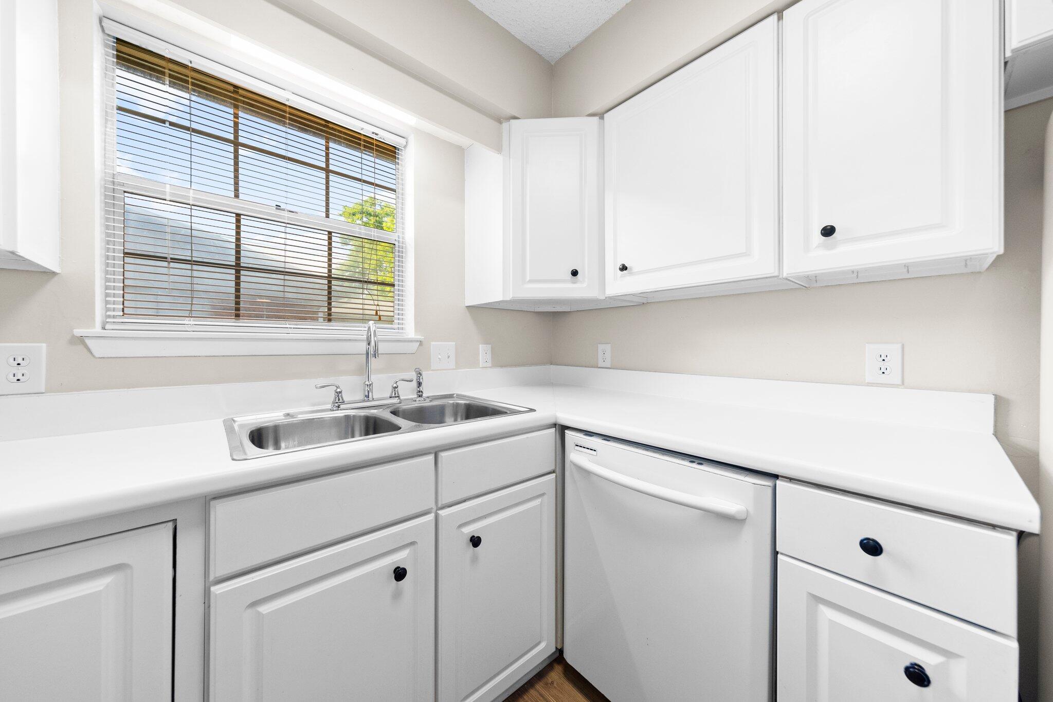 PORT DIXIE - Residential Lease