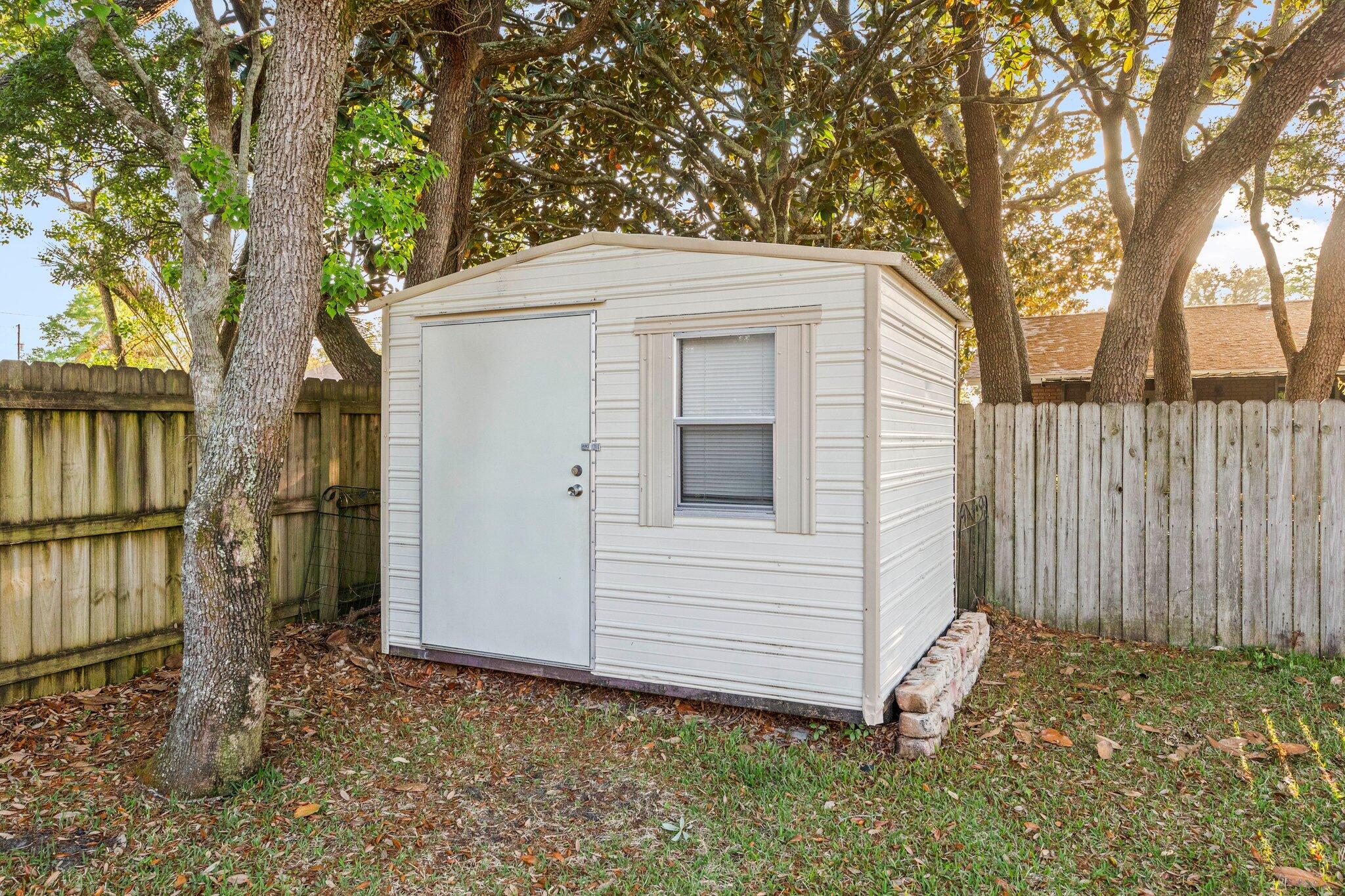 PORT DIXIE - Residential Lease