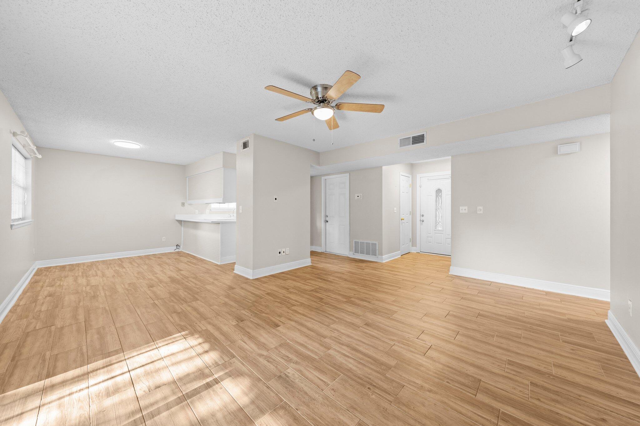 PORT DIXIE - Residential Lease