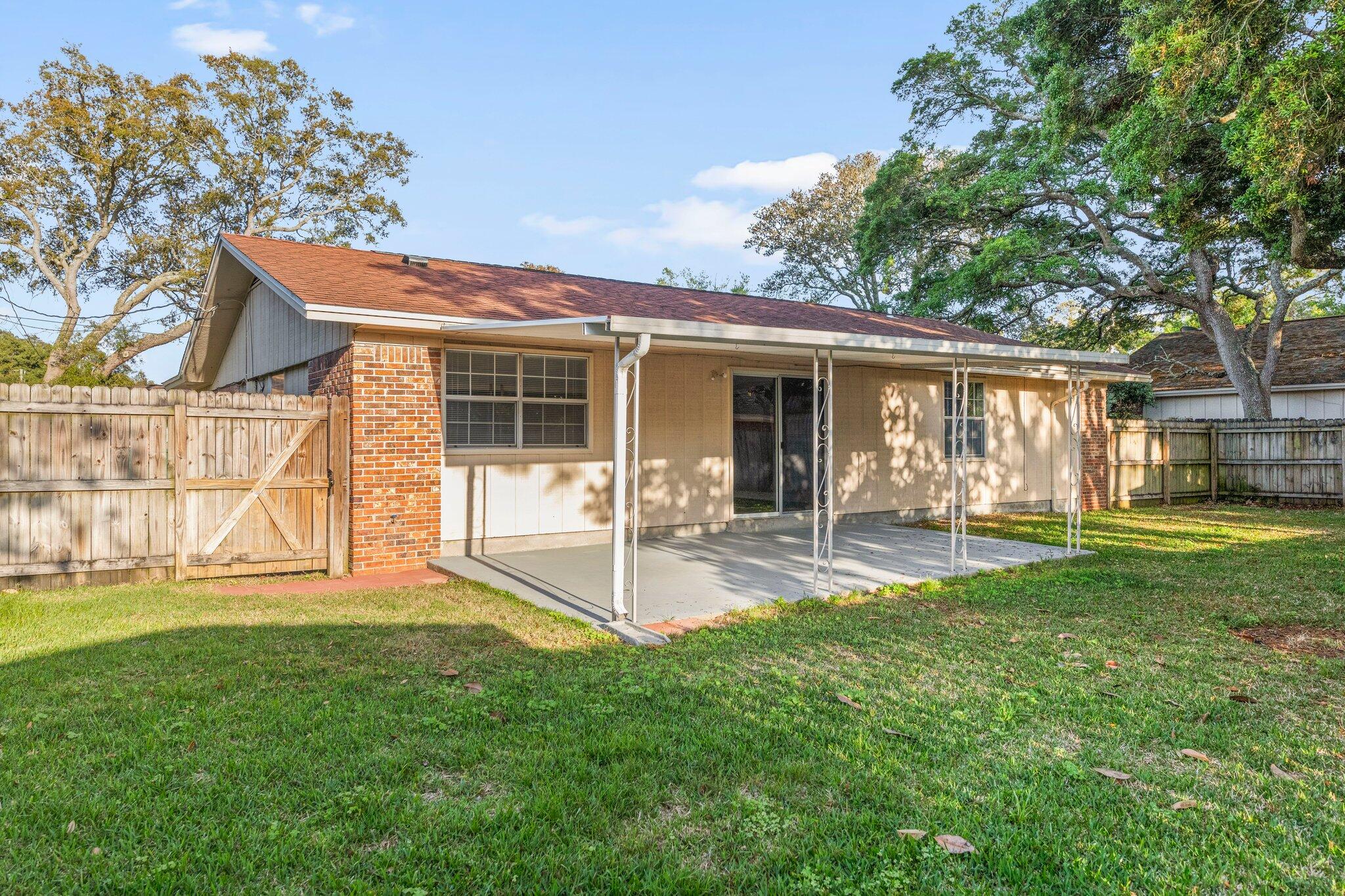 PORT DIXIE - Residential Lease