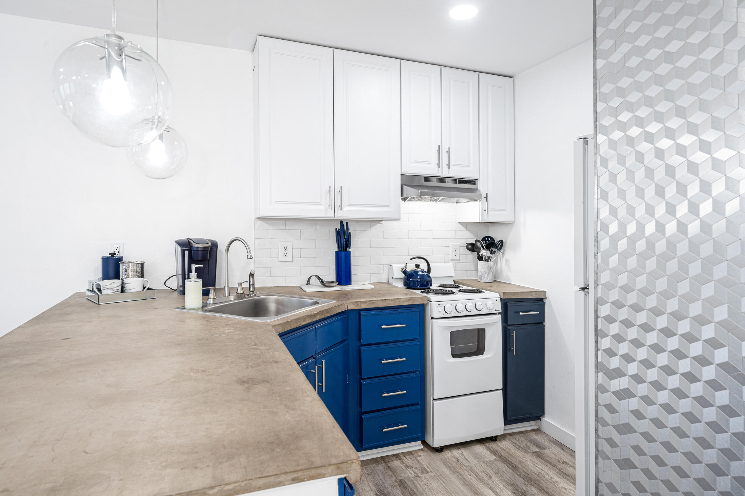 HIDDEN BEACH VILLAS CONDO - Residential