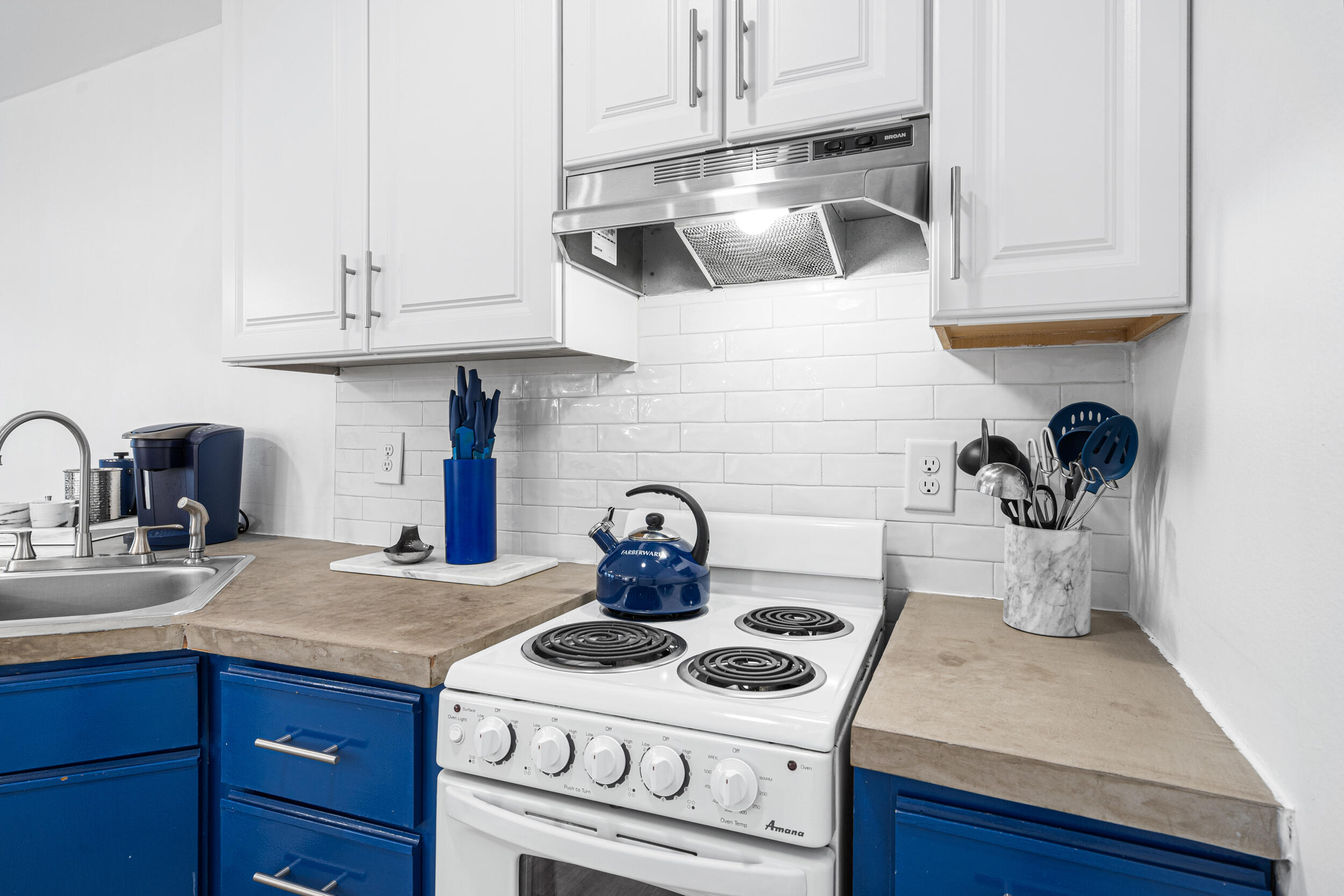 HIDDEN BEACH VILLAS CONDO - Residential