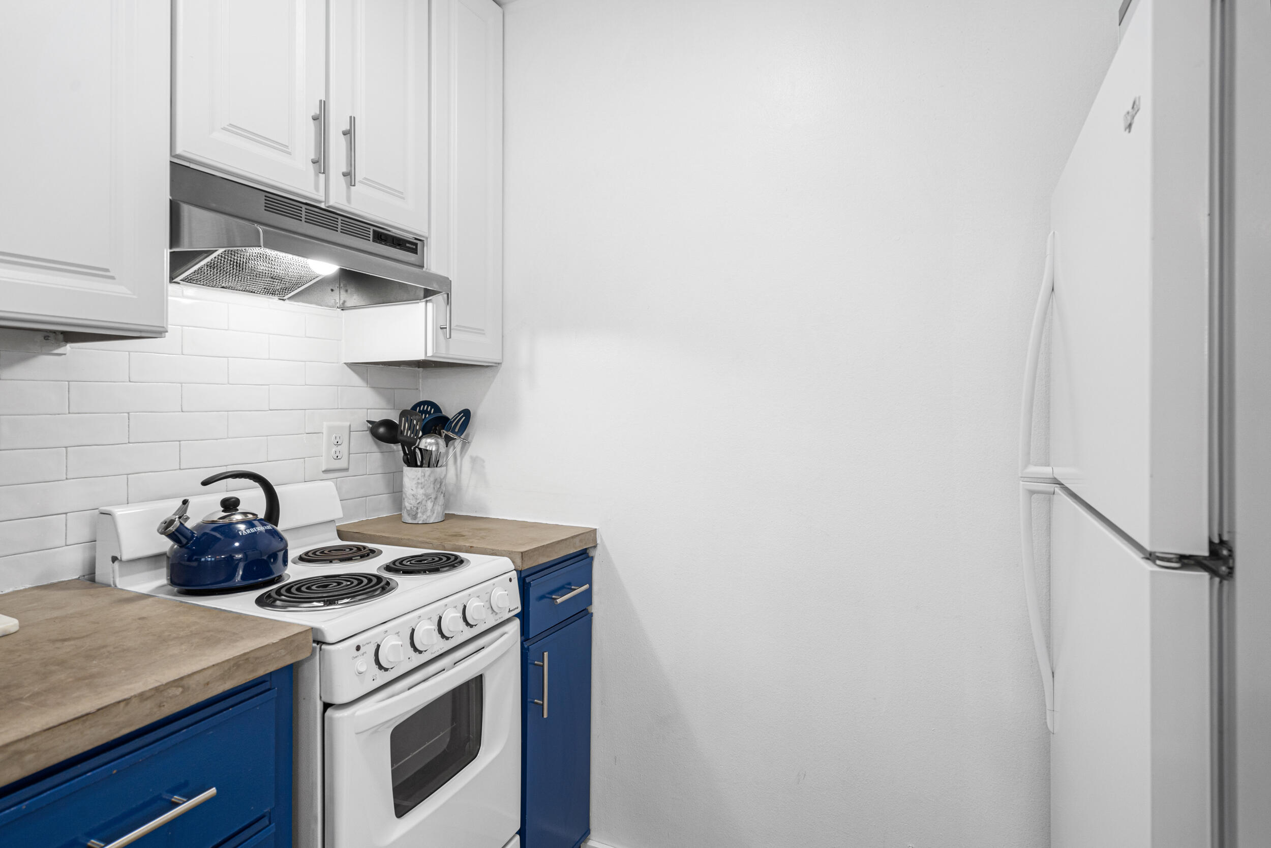 HIDDEN BEACH VILLAS CONDO - Residential