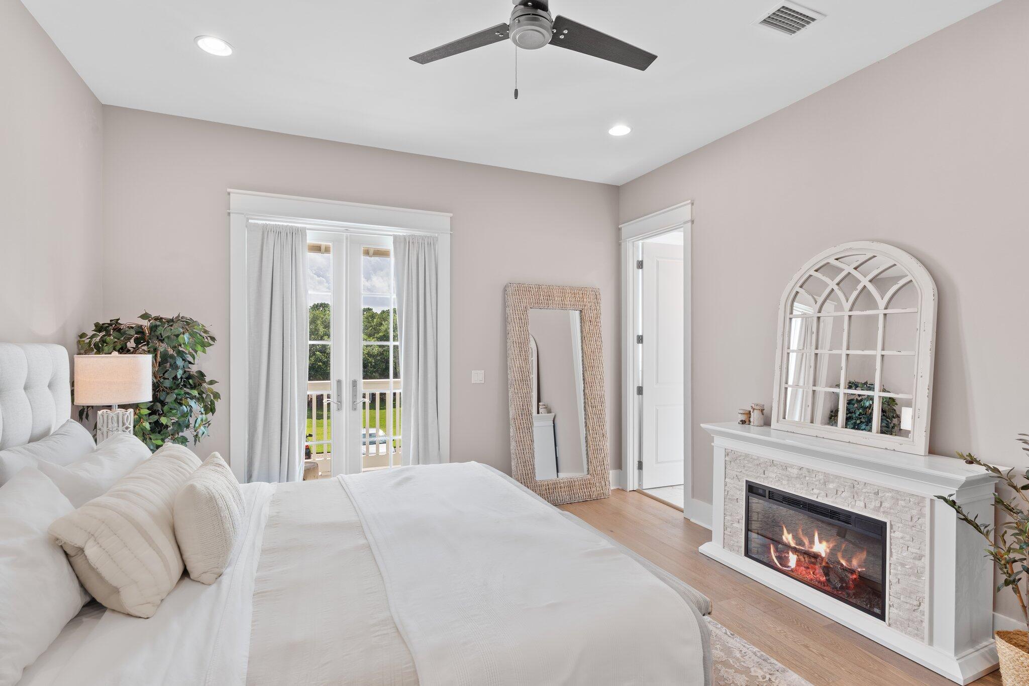 BROWNSTONES AT KELLY PLANTATION - Residential