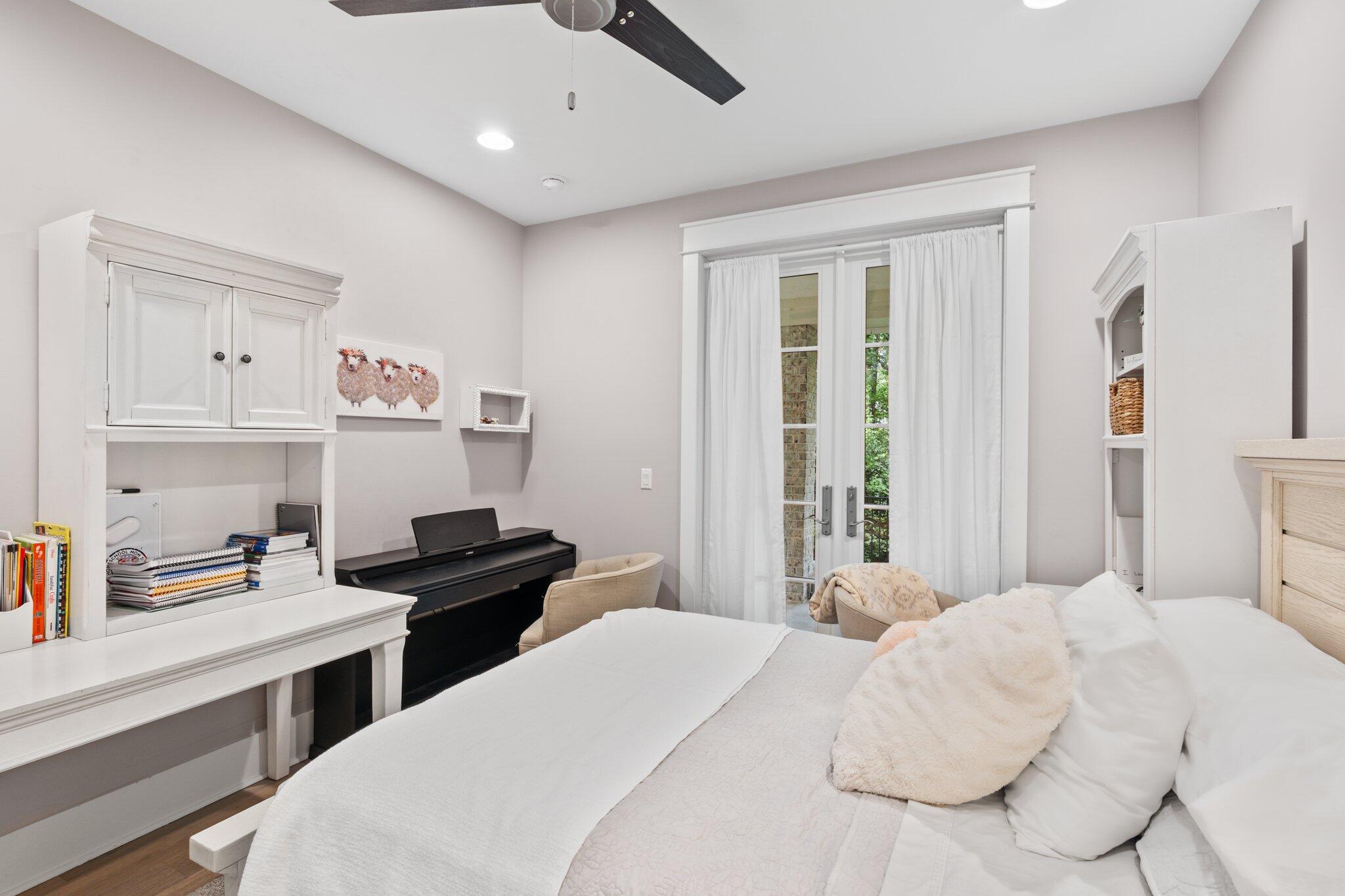 BROWNSTONES AT KELLY PLANTATION - Residential