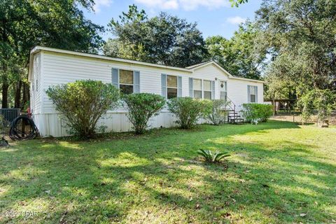 A home in DeFuniak Springs