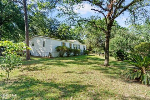 A home in DeFuniak Springs