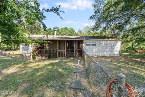 A home in DeFuniak Springs