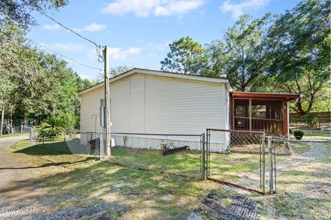 A home in DeFuniak Springs