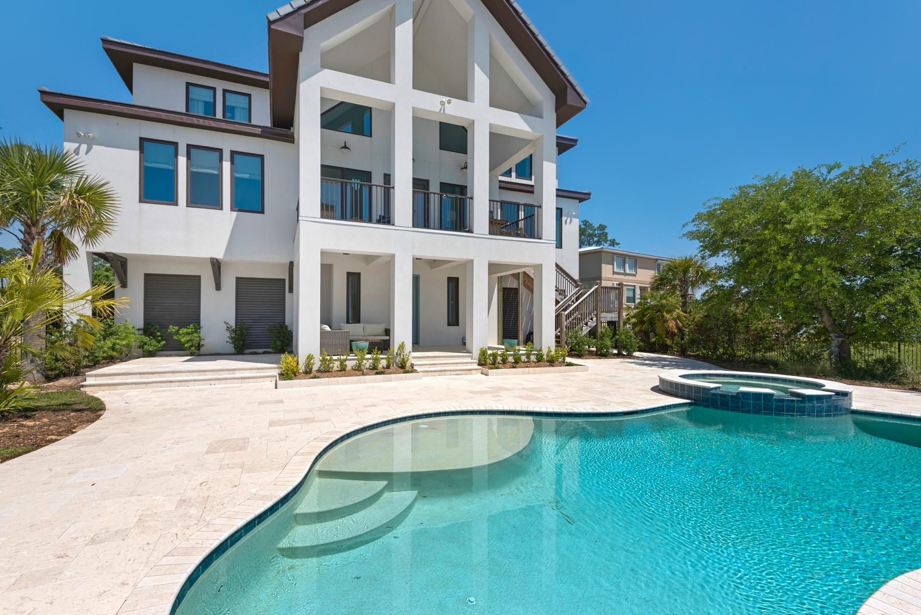 BLACK POINTE - Residential