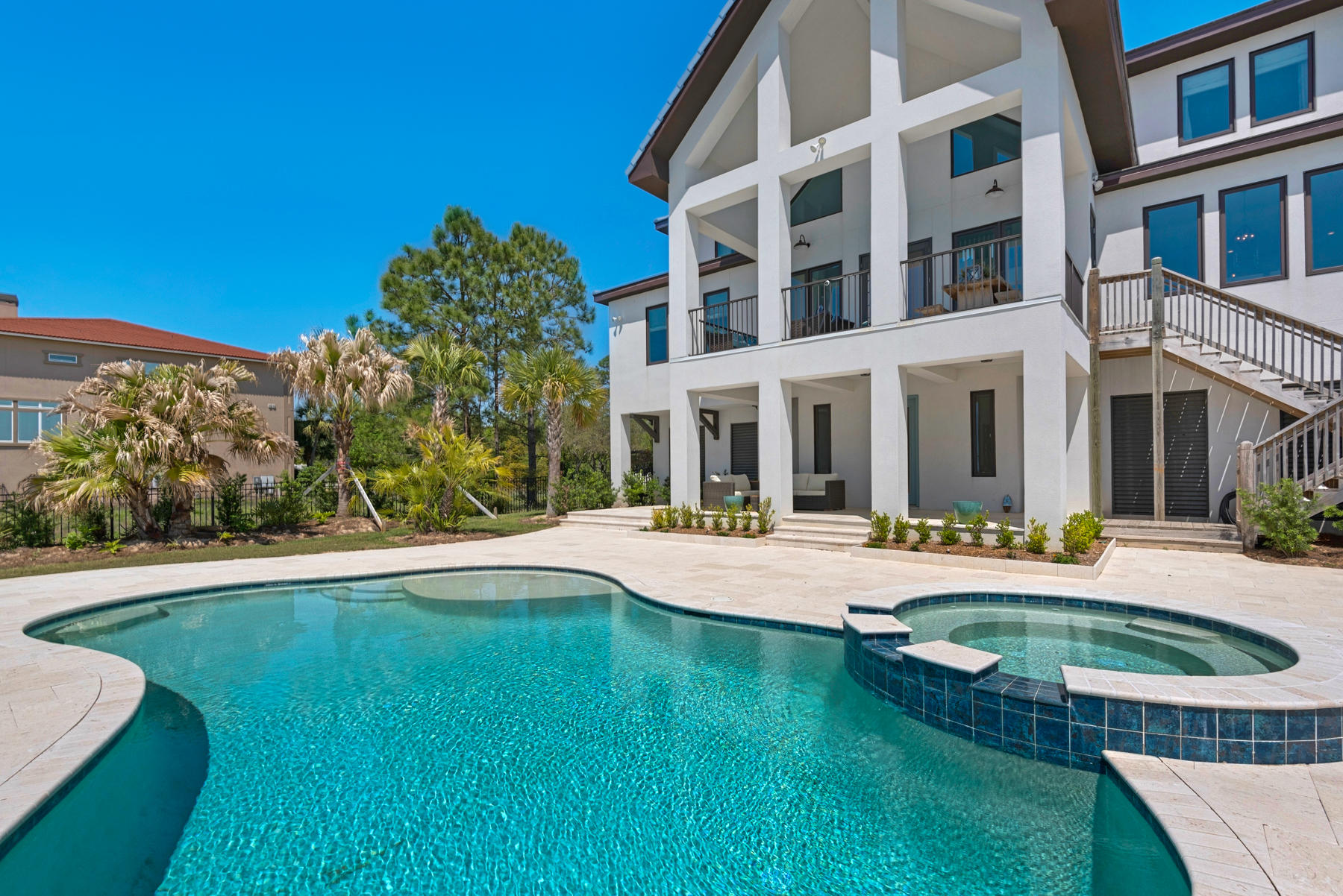 BLACK POINTE - Residential