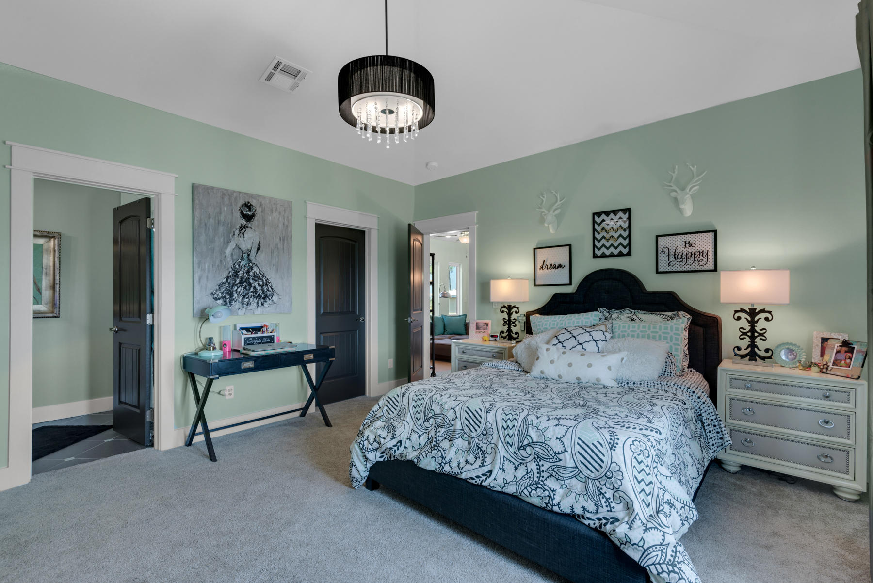 BLACK POINTE - Residential