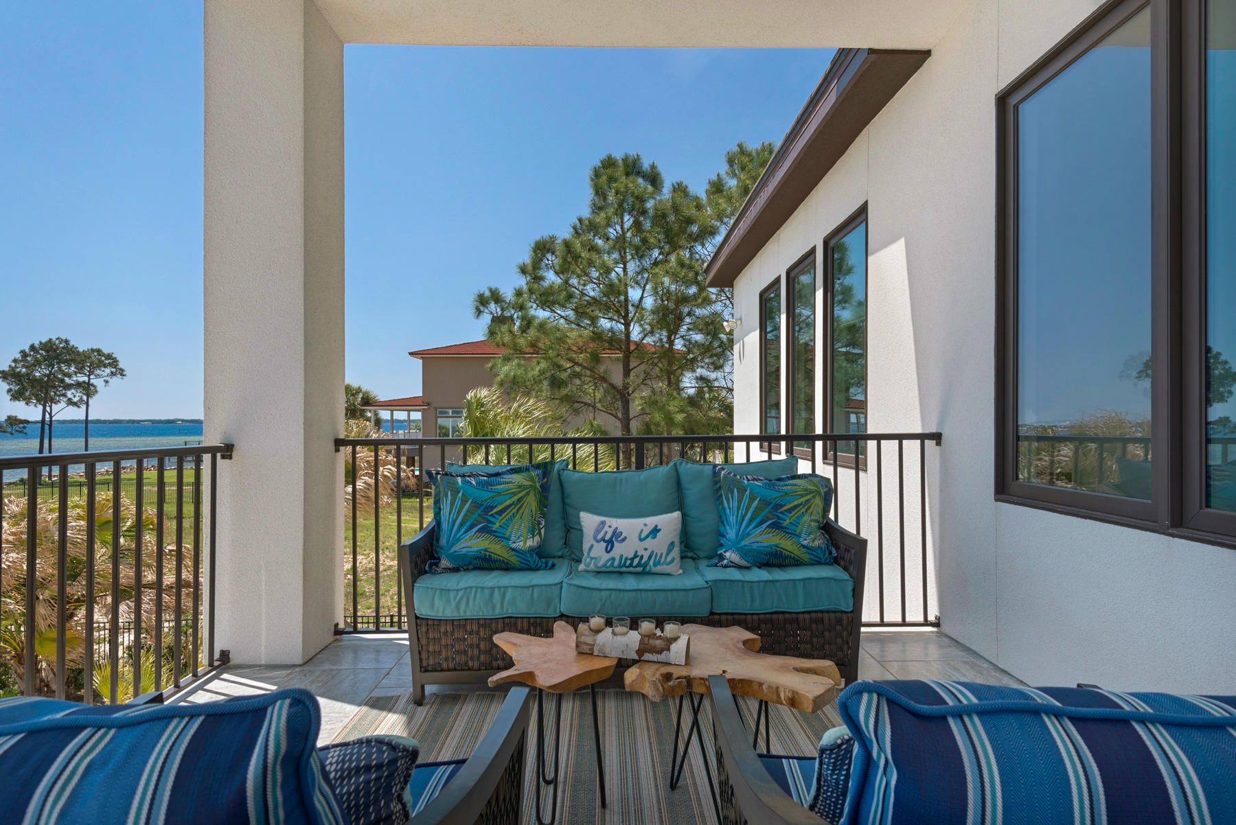 BLACK POINTE - Residential