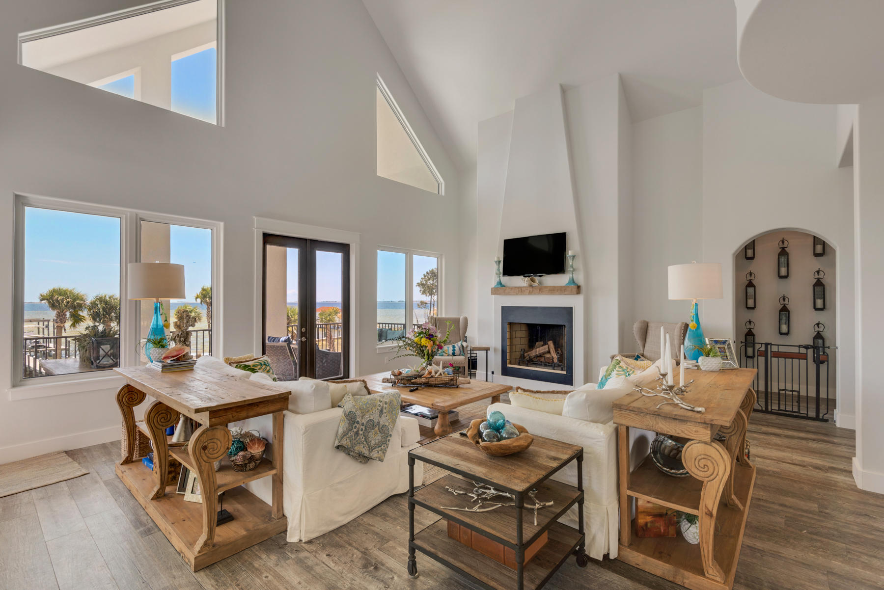 BLACK POINTE - Residential