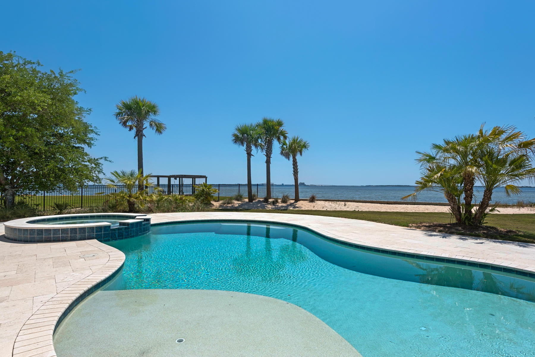 BLACK POINTE - Residential