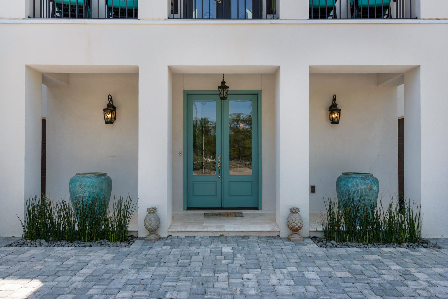 BLACK POINTE - Residential