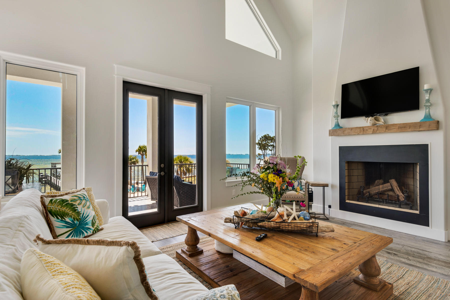 BLACK POINTE - Residential