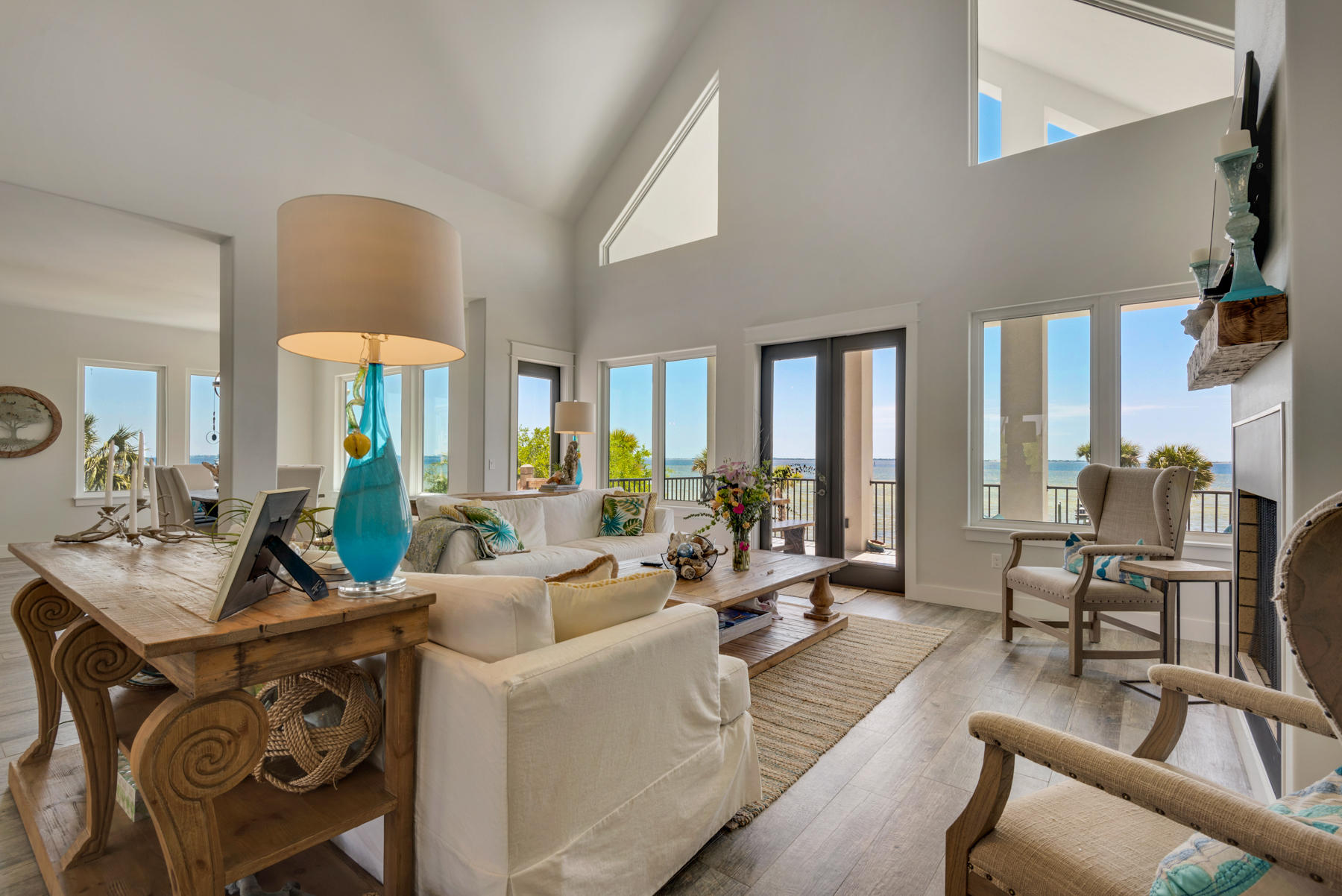 BLACK POINTE - Residential