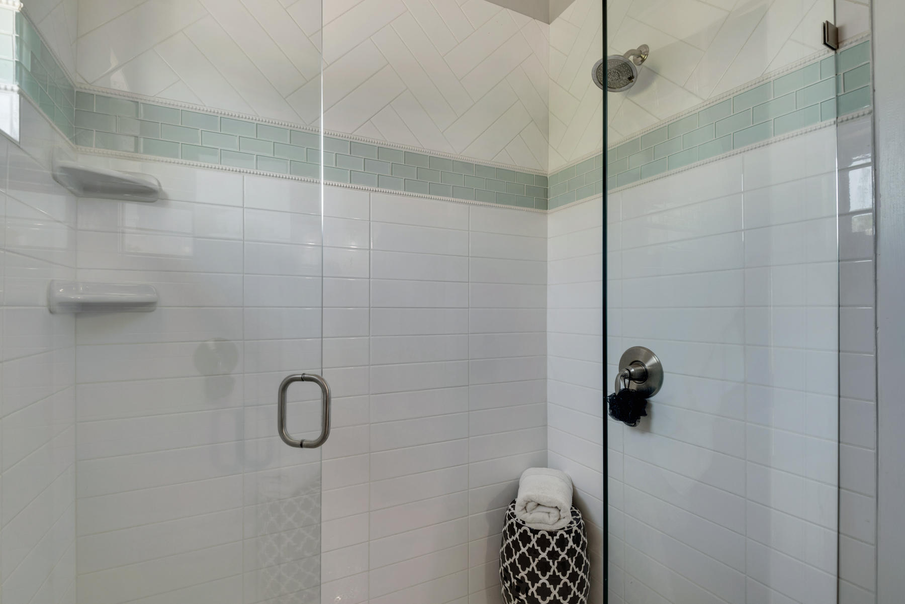 BLACK POINTE - Residential