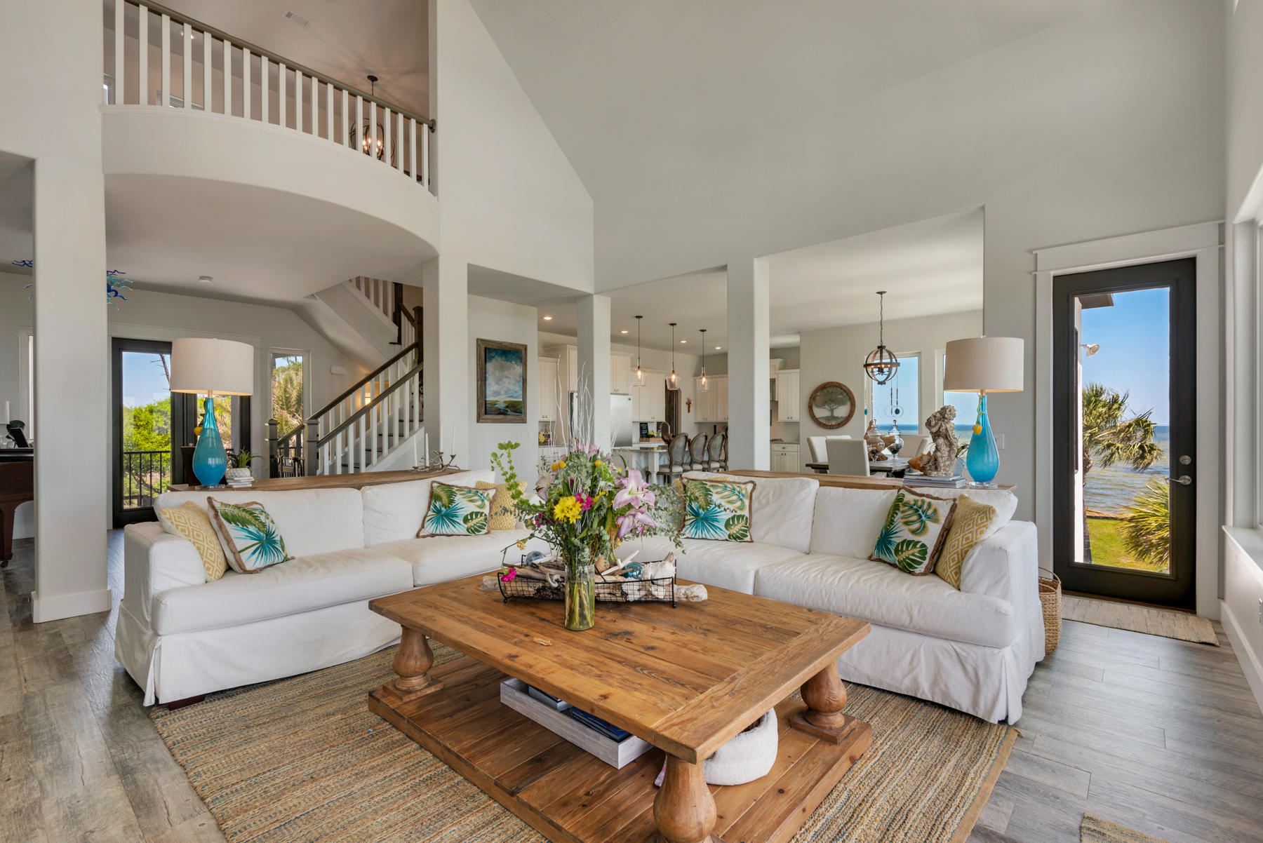 BLACK POINTE - Residential