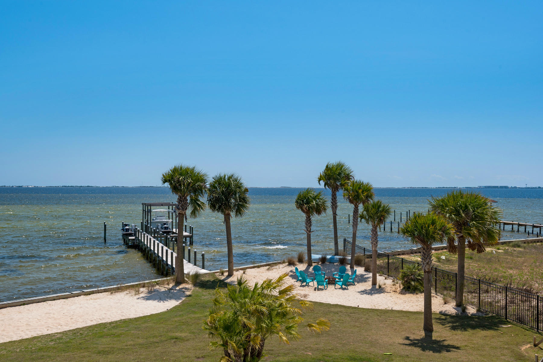 BLACK POINTE - Residential